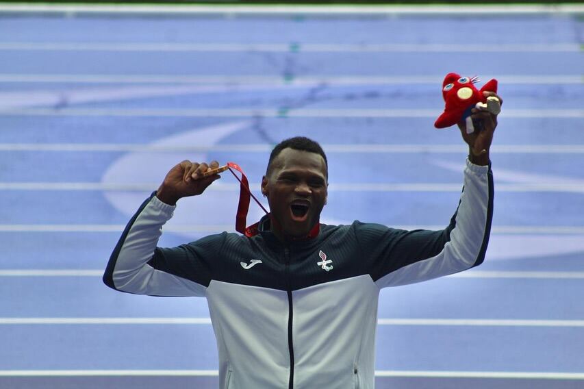 Sherman Guity recibió lleno de euforia medalla de oro en París