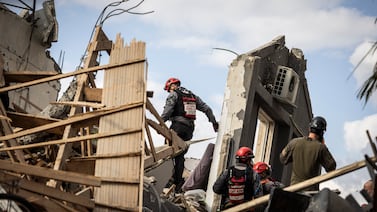 Misil deja nueve muertos y 11 desaparecidos en Israel: ‘No nos fijamos ningún límite para defendernos’, advierte canciller iraní