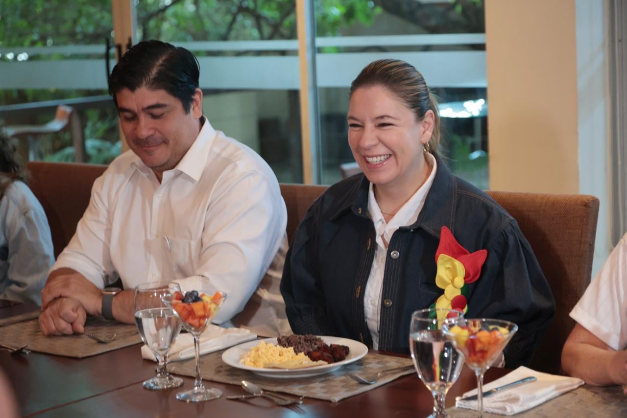 Coalición Agenda Ciudadana Claudia Dobles inicia el día electoral con un desayuno en el restaurante Tribeca en Santa Ana