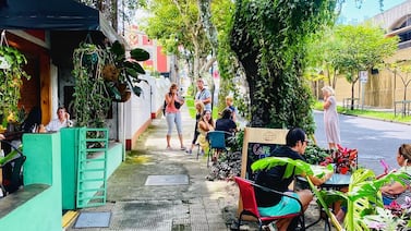 Municipalidad de San José habilita comercio en aceras y parques: ¿cuáles son los requisitos?