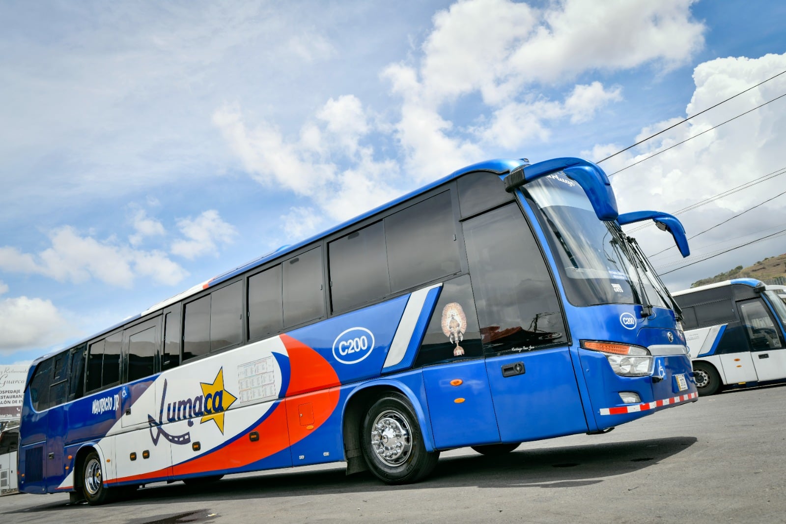 A partir de este martes, quienes usen los buses de la empresa Lumaca (San José - Cartago) podrán hacer el pago de su pasaje con tarjeta.