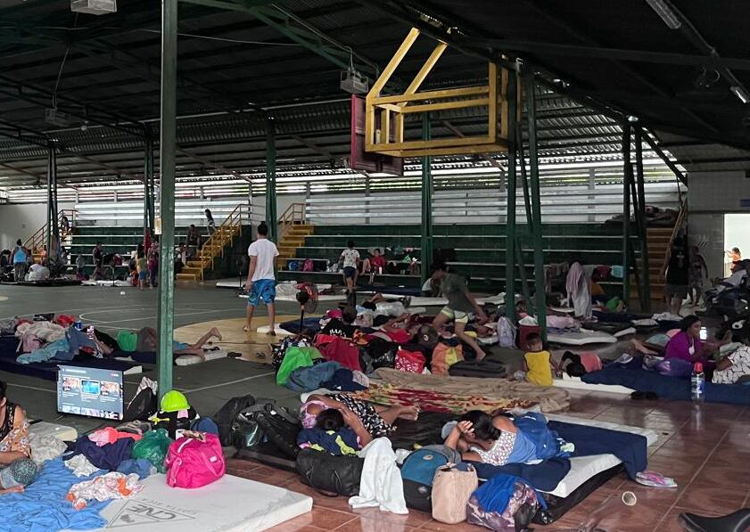En el salón comunal de Filadelfia, en Carrillo, se brindó albergue a poco más de 250 damnificados por las inundaciones en esa comunidad, principalmente, vecinos del barrio Bambú. Muchos ya regresaron a sus casas. Foto: Cortesía.