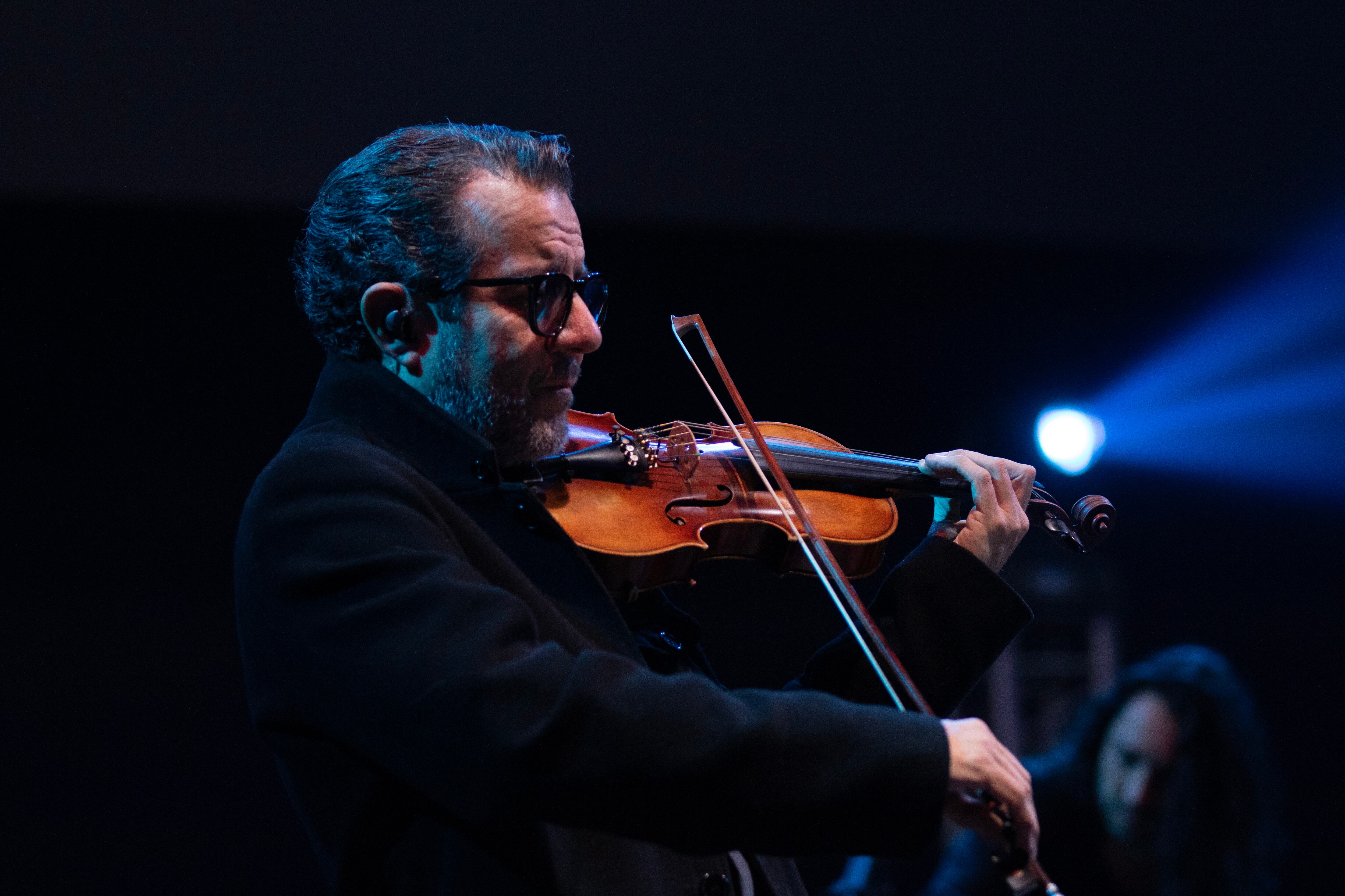 Foto del violinista de Éditus durante el concierto de Clausura del FIA 2024