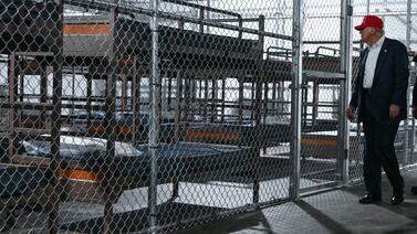 El tormento de los migrantes en Estados Unidos continúa: luz verde a polémico centro de detención en Florida