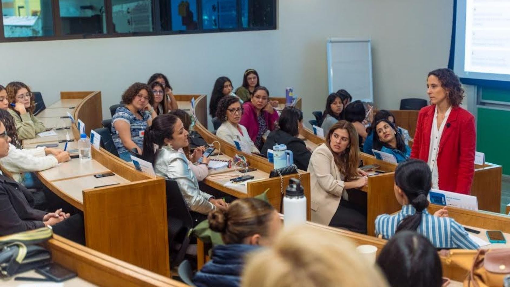 Women on the Move busca desarrollar nuevas habilidades en mujeres líderes con herramientas para el cambio y la sostenibilidad.
