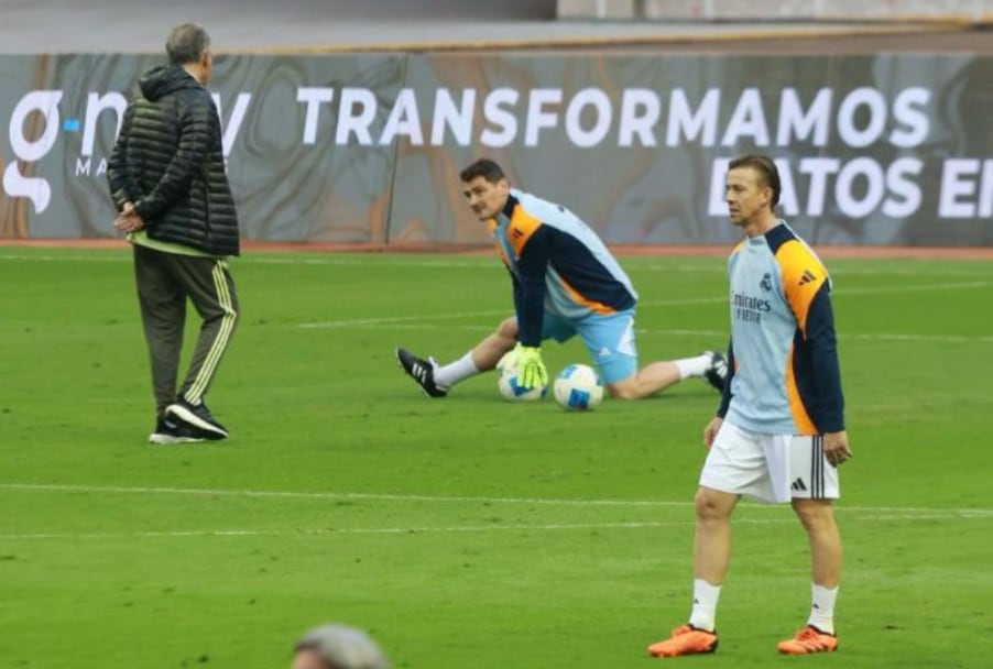 Real Madrid vs. Barcelona Leyendas
Estadio Nacional
Real Madrid
Guti
Iker Casillas
7 de febrero del 2026
Fotografía: Rafael Pacheco