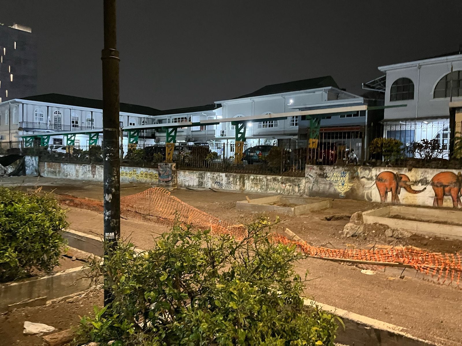 Así lucen las obras de la ampliación del bulevar en avenida central de San José.