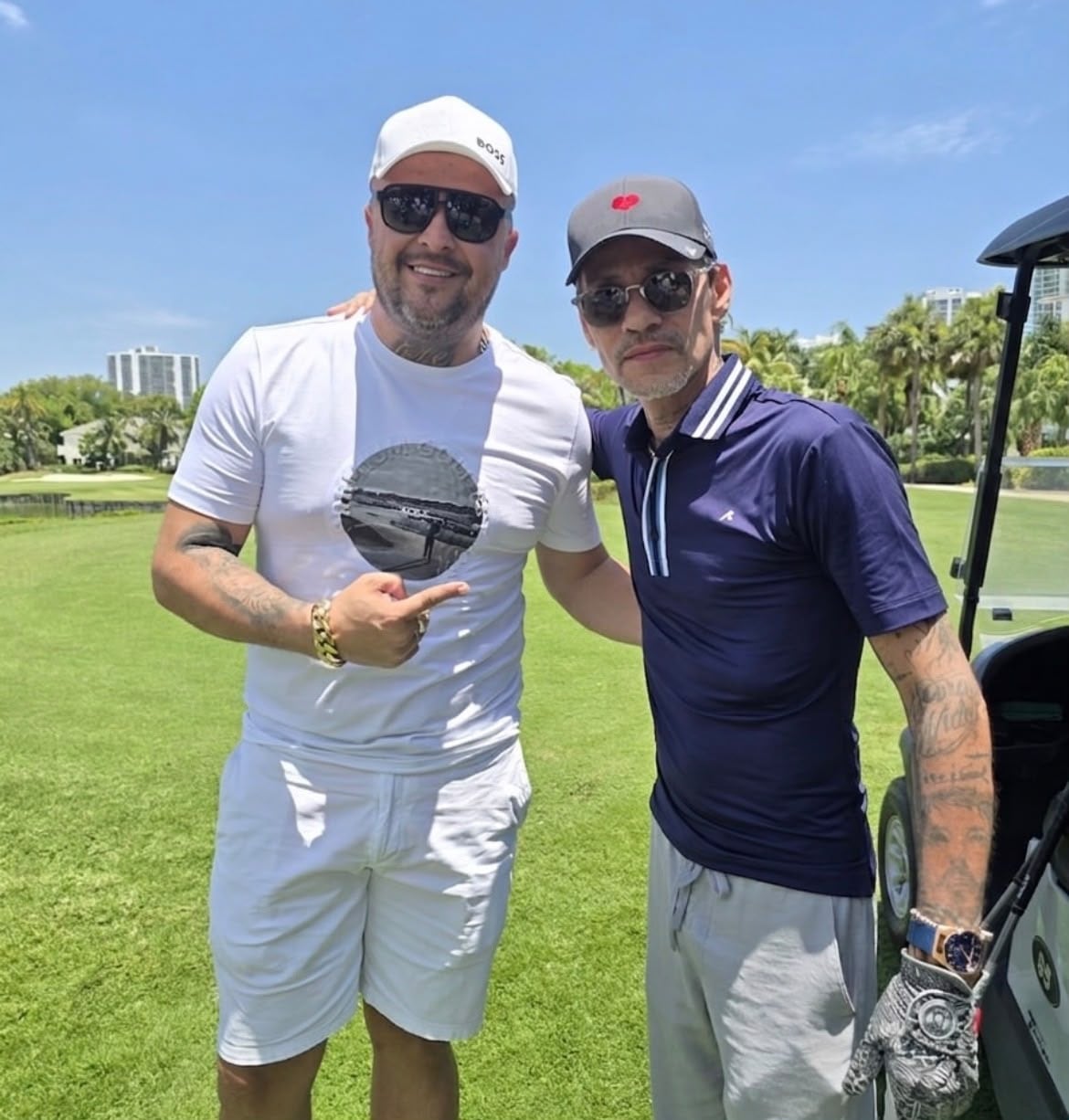 El empresario Hugo Barboza Benavides, dueño de H Barboza Producciones suele publicar fotos con artistas de renombre internacional, como Marc Anthony.