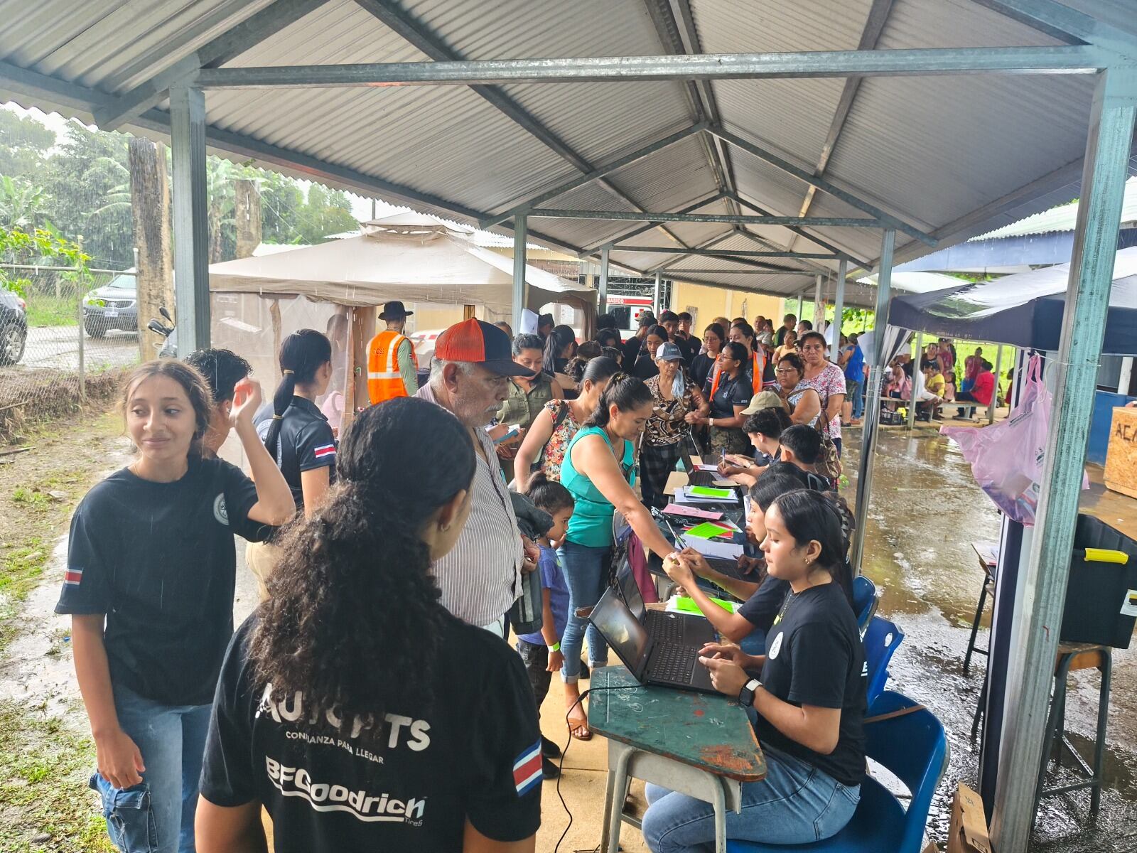 Medicina Táctica, una organización sin fines de lucro, dedicó un fin de semana a atender a los vecinos de varias comunidades fronterizas con Nicaragua. Se practicaron procedimientos odontológicos, vasectomías e incluso, atención veterinaria.