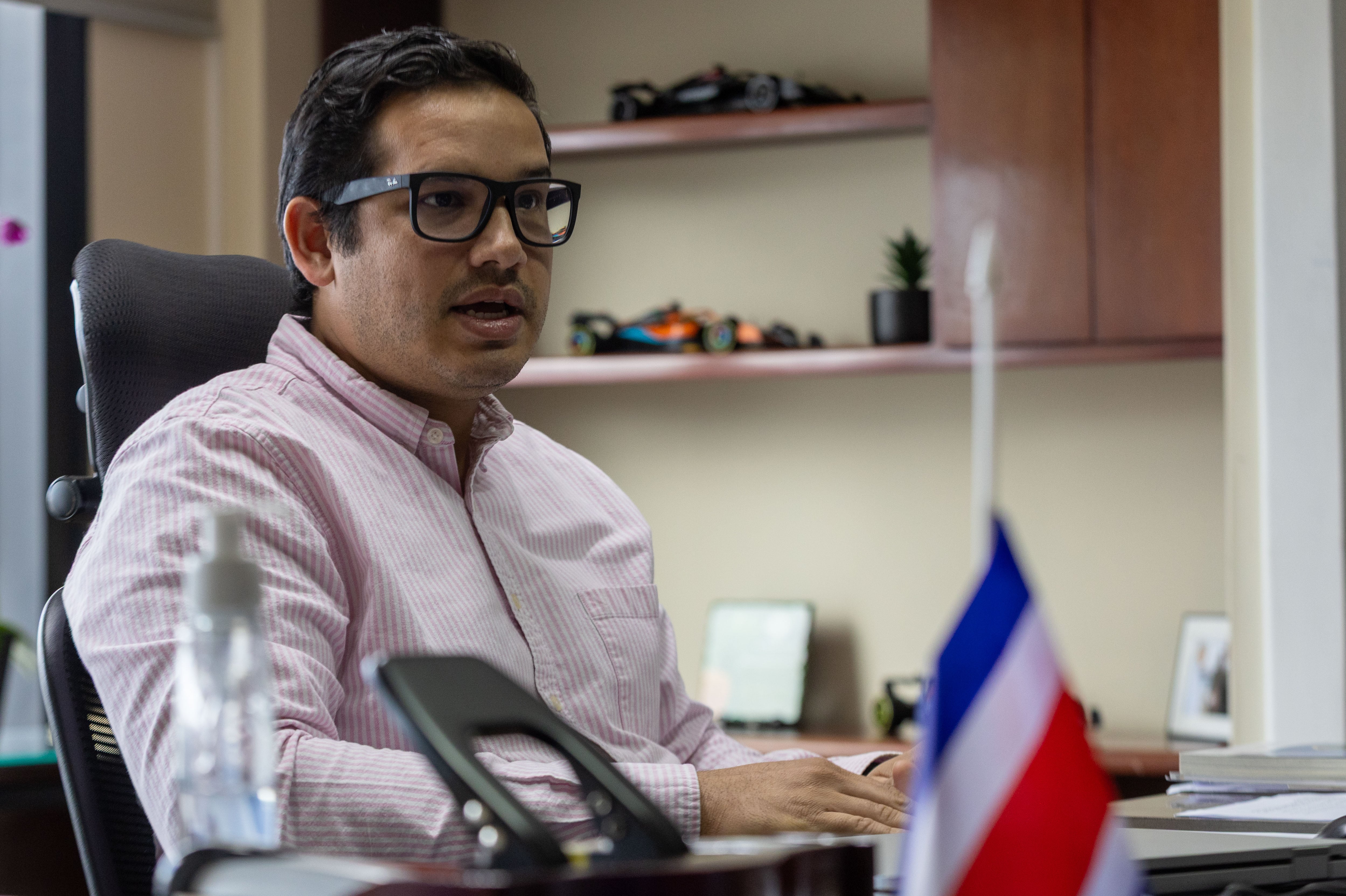 Entrevista a Viceministro de Hacienda Víctor Carvajal