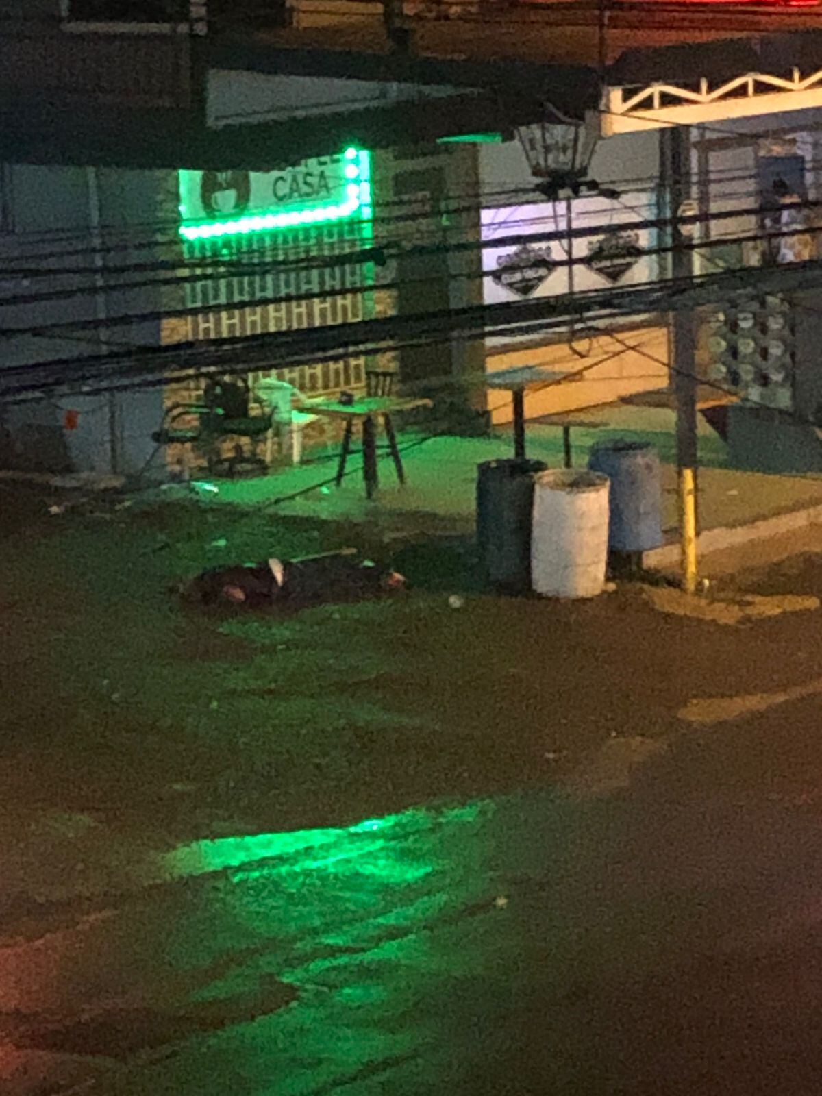 El homicidio ocurrió en las inmediaciones de la soda Milagro, en la calle Lapas, en pleno centro de Jacó.