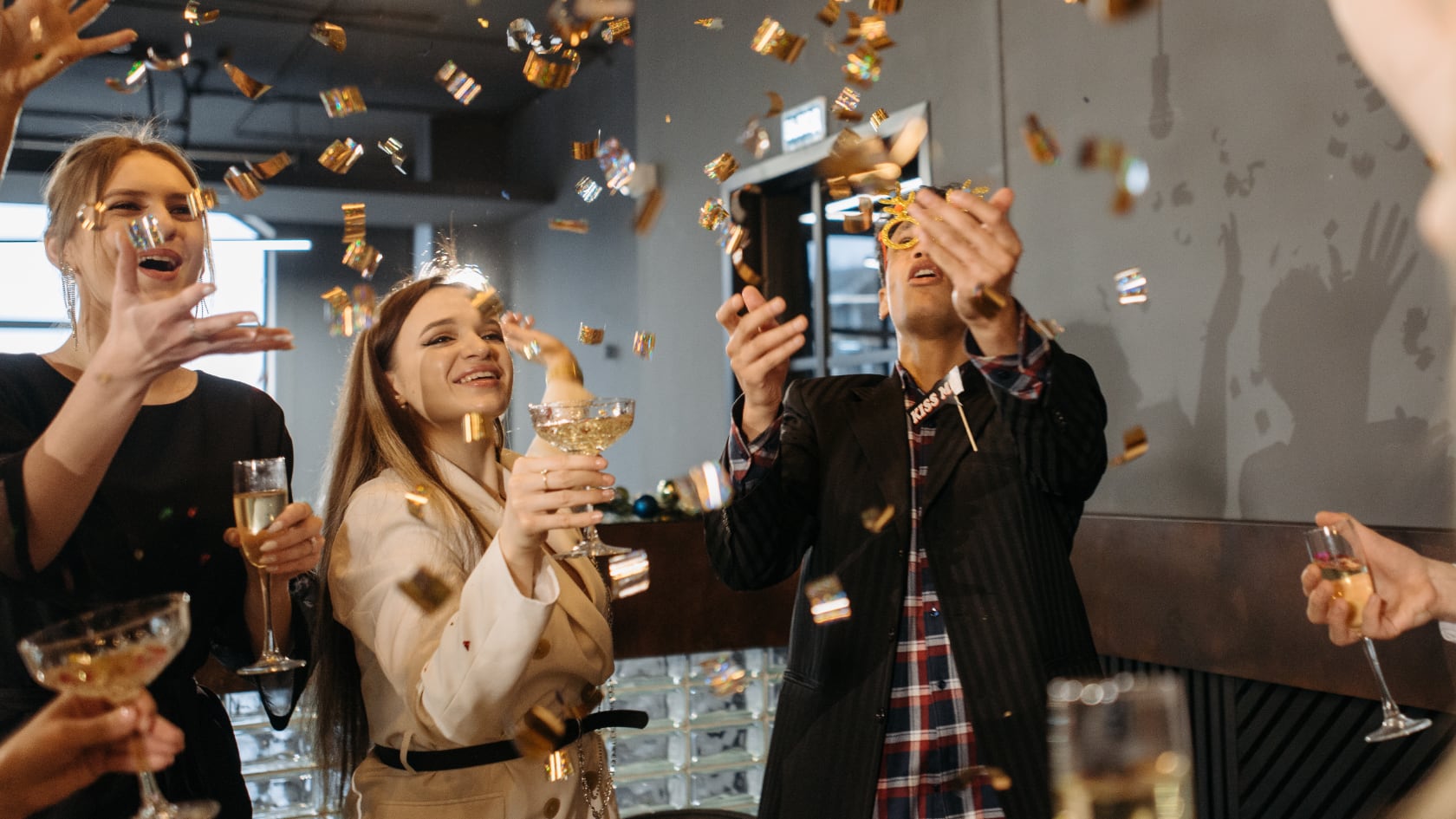 El patrono puede autorizar salida anticipada el 31 de diciembre, pero no puede imponer rebajos salariales ni compensaciones sin consentimiento.