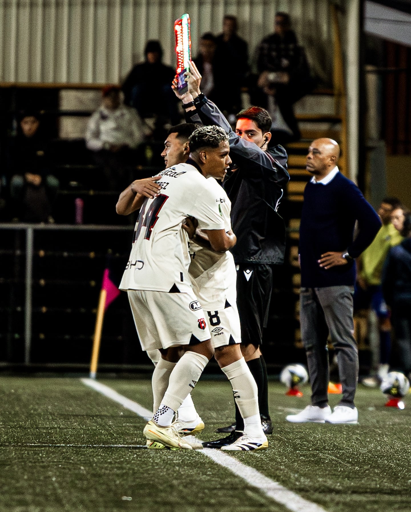 Malcon Pilone se estrenó con Liga Deportiva Alajuelense al ingresar de cambio en el partido contra Guadalupe. El argentino sustituyó a Creichel Pérez.