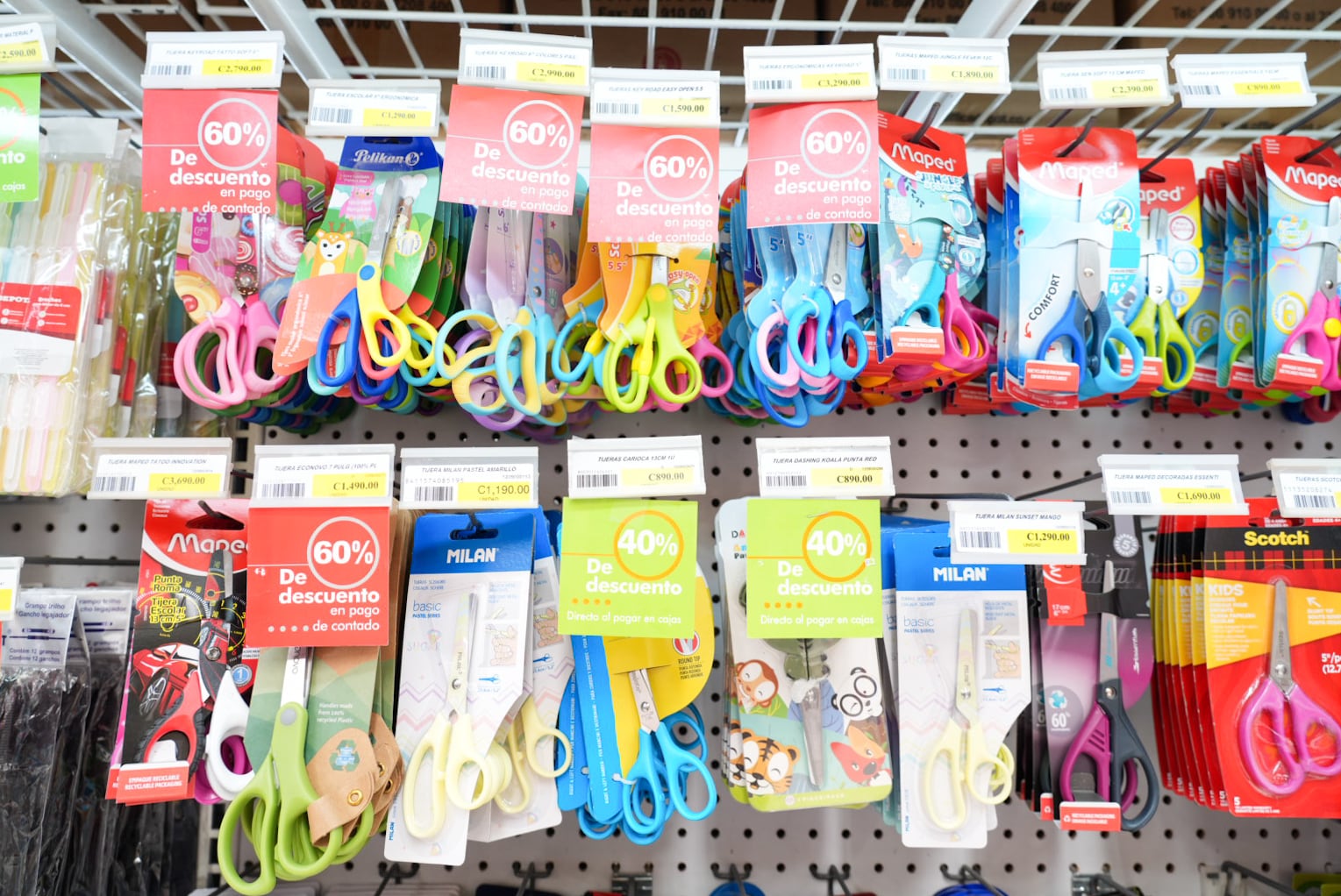 29/01/2026. Entrada a clases. Productos en descuento de artículos escolares en Office Depot. La Uruca, San José. Fotografía: Lilly Arce