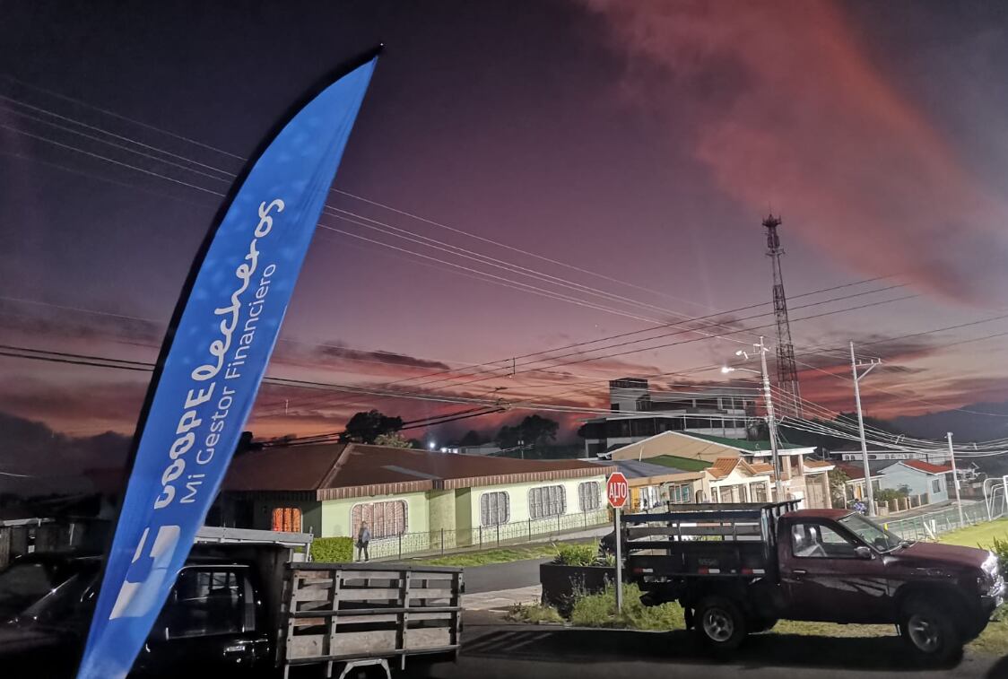 Cooperativa de Ahorro y Crédito de los Productores de Leche R.L. (Coopelecheros) comenzó sus actividades financieras en 2007, aunque fue constituida como organización productiva en 1996.