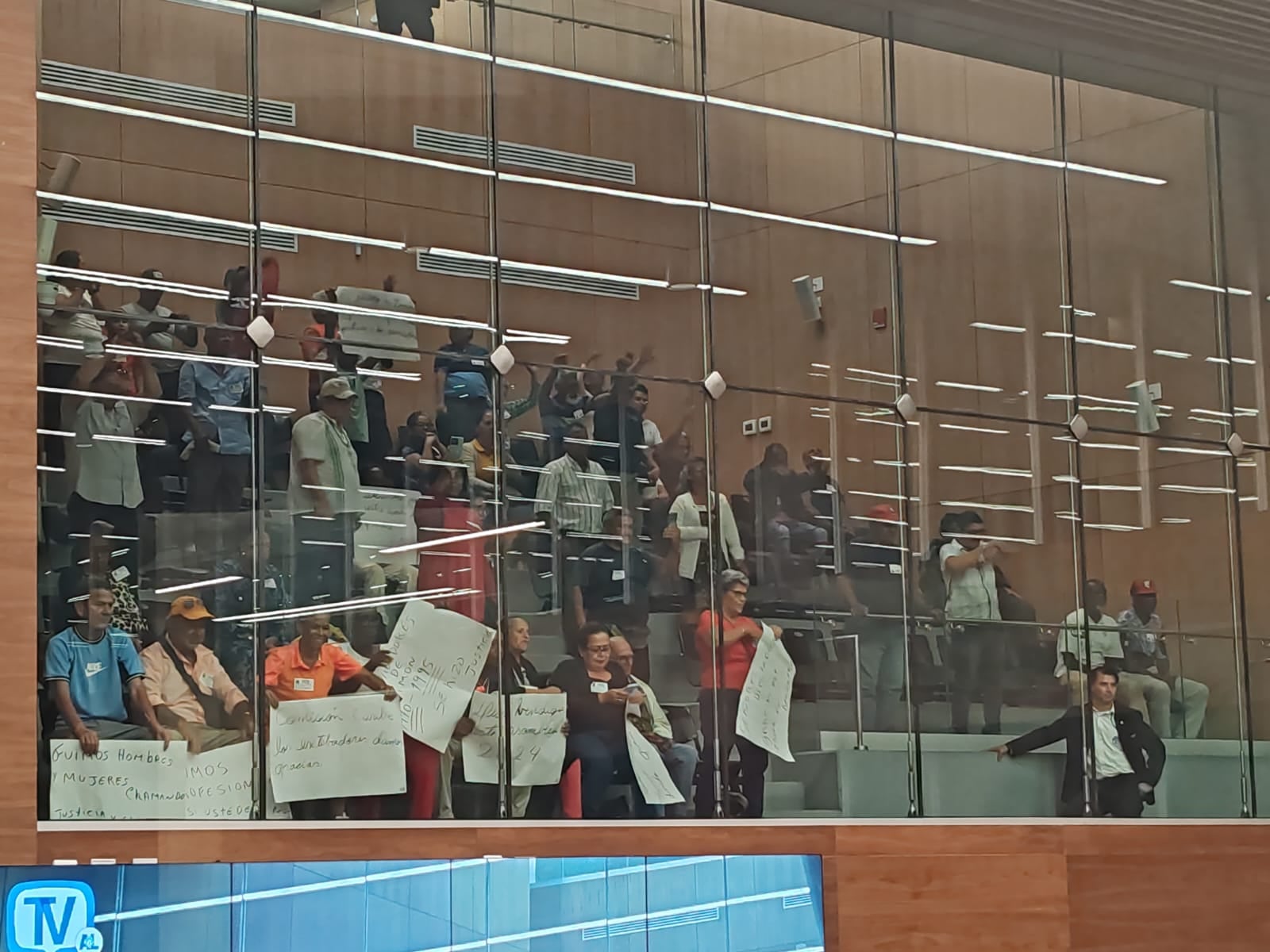 Exmuelleros, exestibadores.