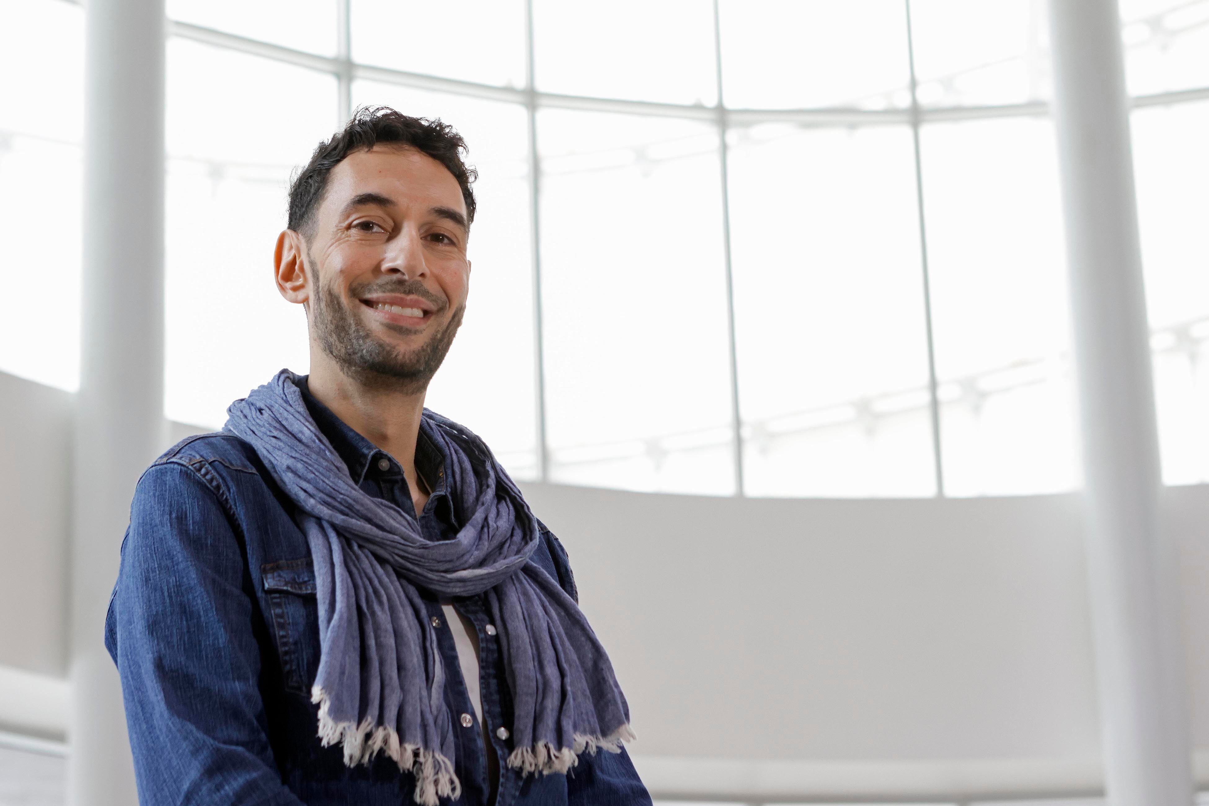 Retrato del escritor canadiense Eric Chacour