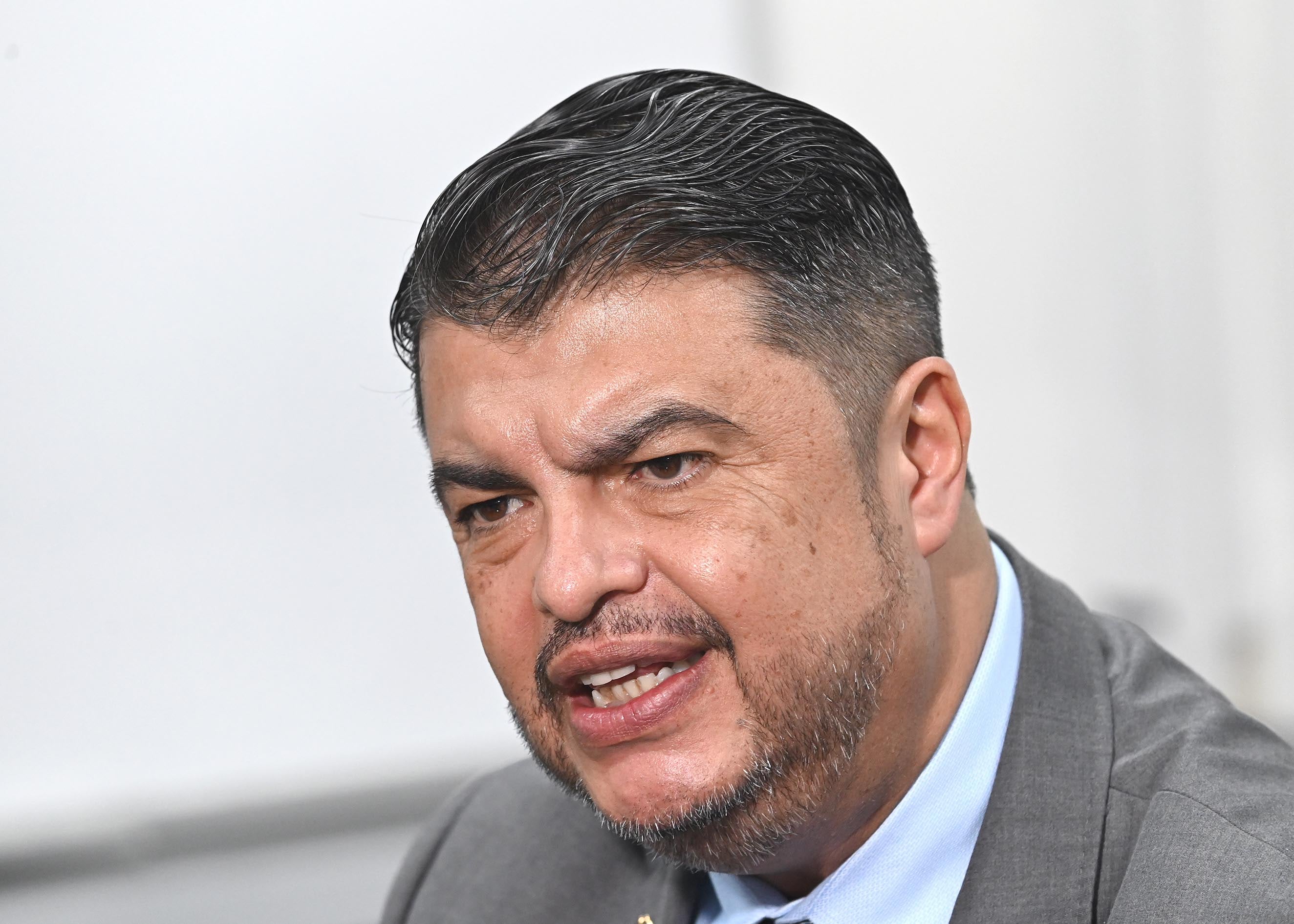 24 de junio del 2025. Ministerio de Seguridad, Zapote. 12:30 hrs. Entrevista con el ministro de Seguridad Mariom Zamora para conversar acerca de los esfuerzos del gobierno para establecer mas vigilancia y seguridad en APM Terminal. Esto debido al tráfico de drogas hacia otros paíces desde el muelle de Moín en LImón. Em la foto: Mario Zamora respondió la preguntas de La Nación. Foto: Albert Marín.