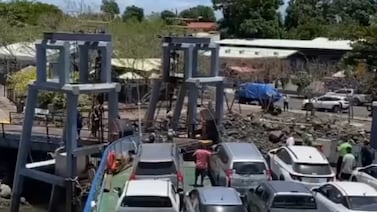 Banco de arena provoca colisión de ferri en atracadero de Puntarenas