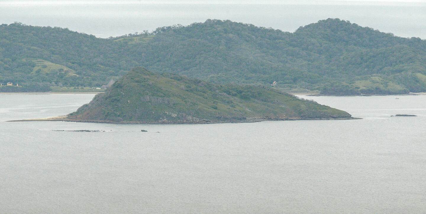 Isla Bolaños se encuentra en bahía Salinas, al norte de Costa Rica.