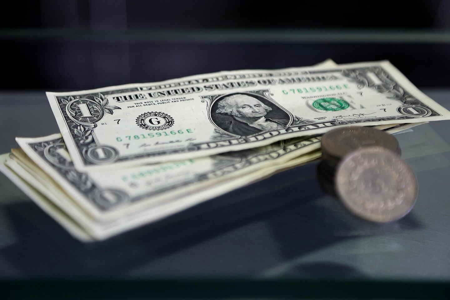 Tipo de cambio retoma tendencia a la baja