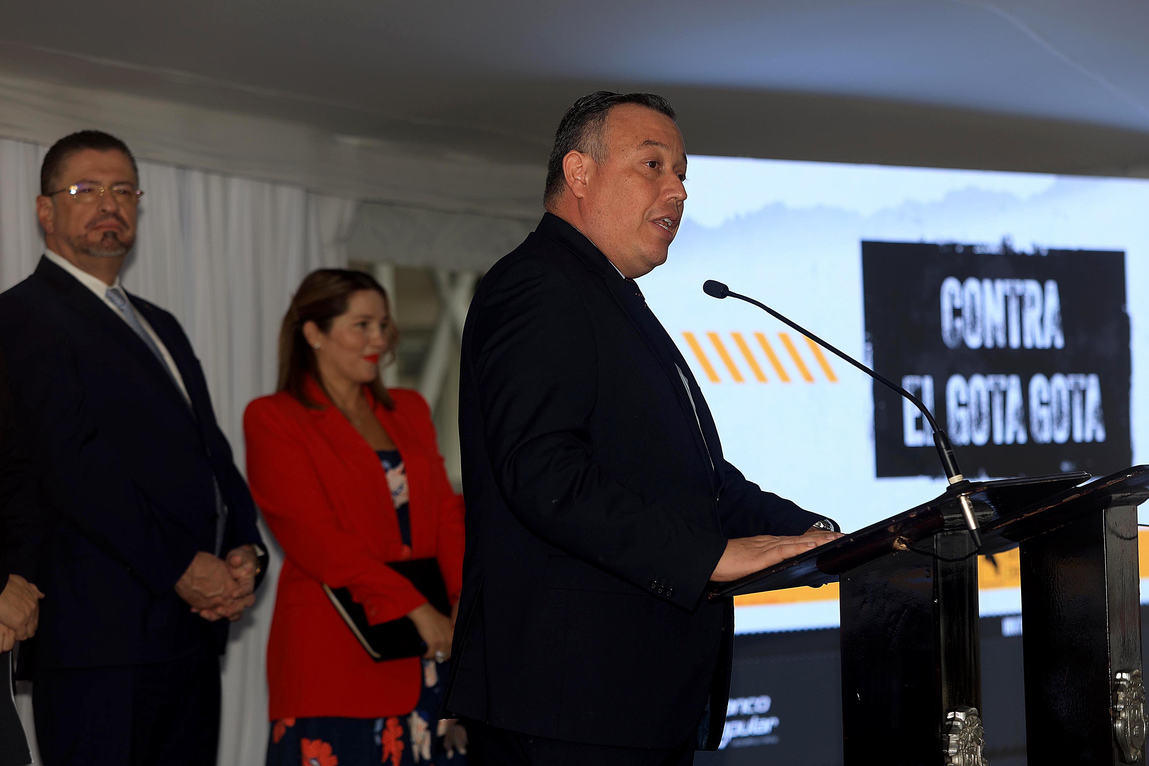 28/05/2024 La Uruca. El gobierno de la República presentó, en alianza con seis entidades financieras, el plan de abordaje contra los préstamos gota a gota. Estuvieron presentes, entre otros, el presidente Rodrigo Chaves; el ministro de Seguridad, Mario Zamora; el ministro de Economía, Francisco Gamboa Soto y la gerente del Banco Popular, Gina Carvajal. Foto: Rafael Pacheco Granados