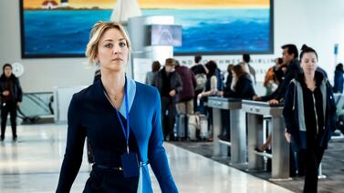 Kaley Cuoco muestra su lado atrevido en ‘The Flight Attendant’