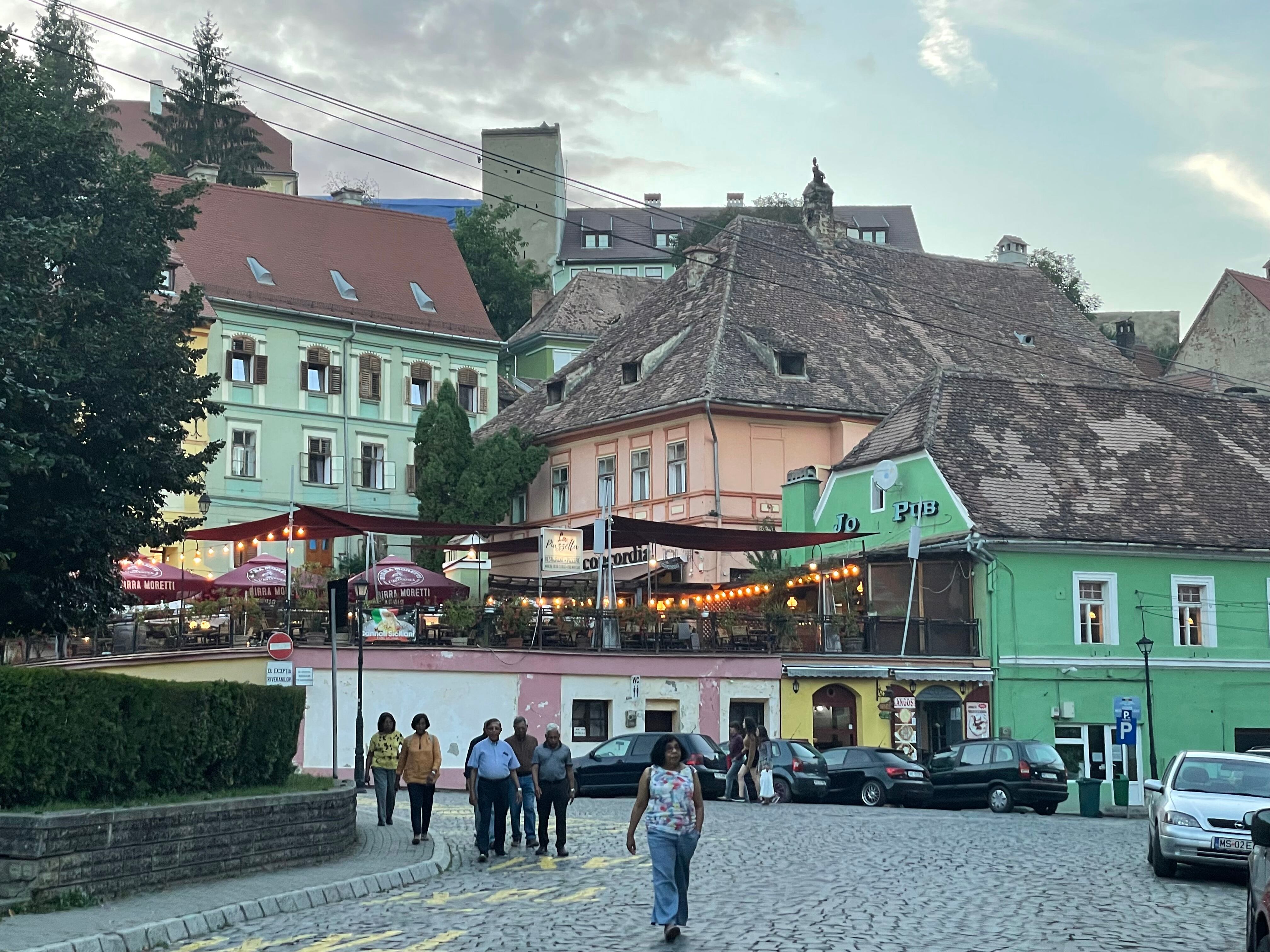 La esplendorosa ciudad de Sighisoara en Transilvania, Rumanía.