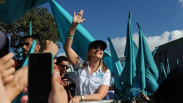 ‘No estás sola’: Así fue la caravana y piquete en apoyo a Laura Fernández a una semana de las elecciones