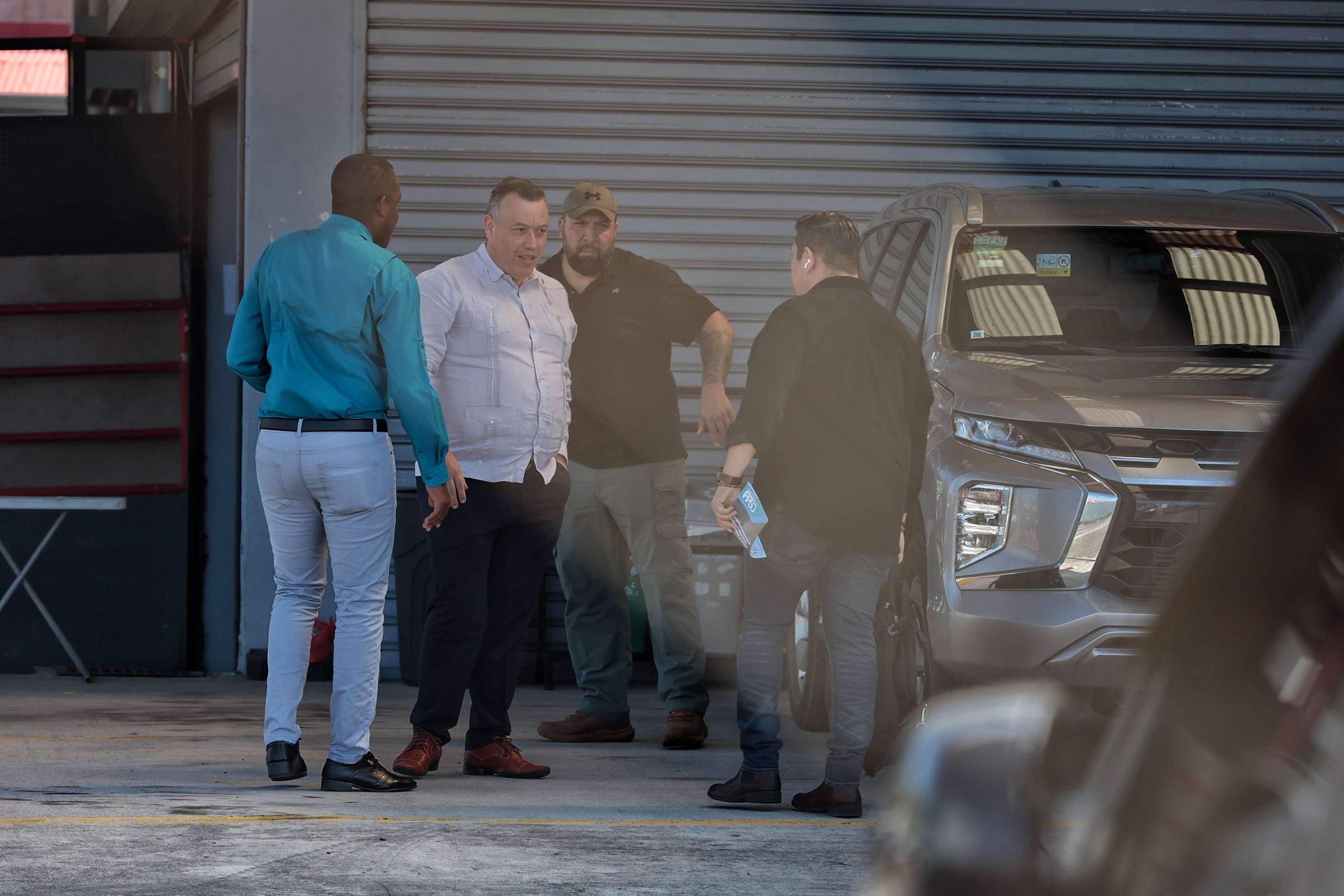 La campaña de Laura Fernández se reunió con pastores evangélicos del templo bíblico en Tibás / Foto John Durán