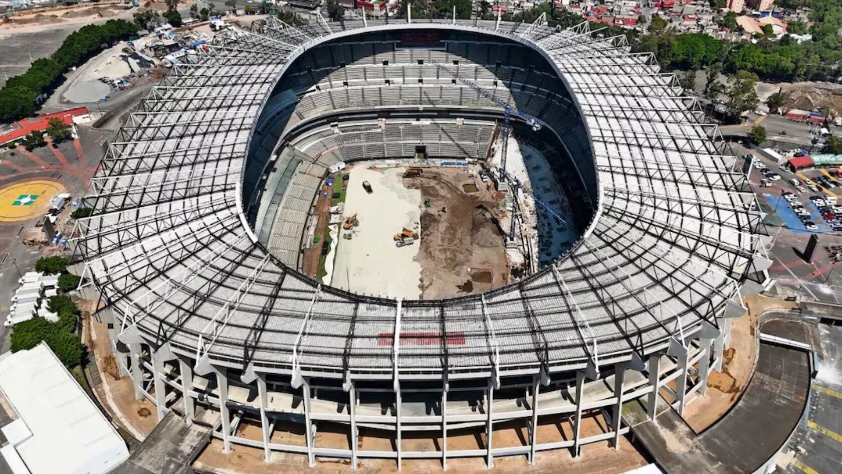 La remodelación del Estadio Azteca avanza con trabajos visibles en cancha, tribunas y fachada.
