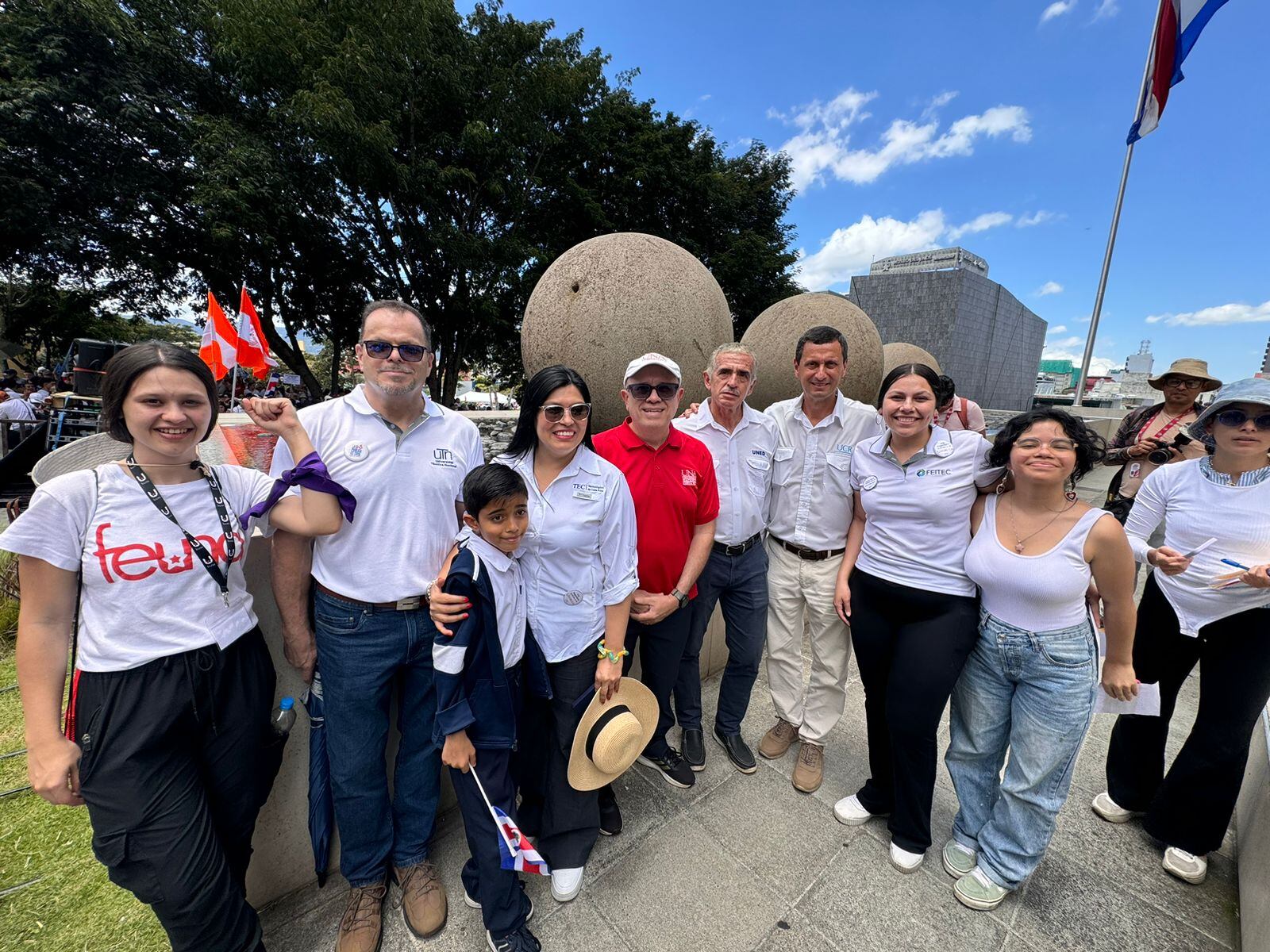 Los rectores de la 'U' públicas firmaron un llamado "diferendo constitucional" para solicitar al Congreso que dilucide el conflicto con el Ejecutivo sobre el FEES. Esudiantes entregarían el documento al jerarca legislativo. Foto: Fernanda Matarrita