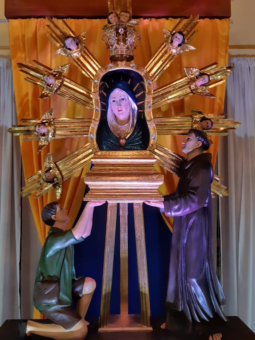 Imagen de la Virgen de la Cueva que está en la parroquia de Santa María de Dota.
