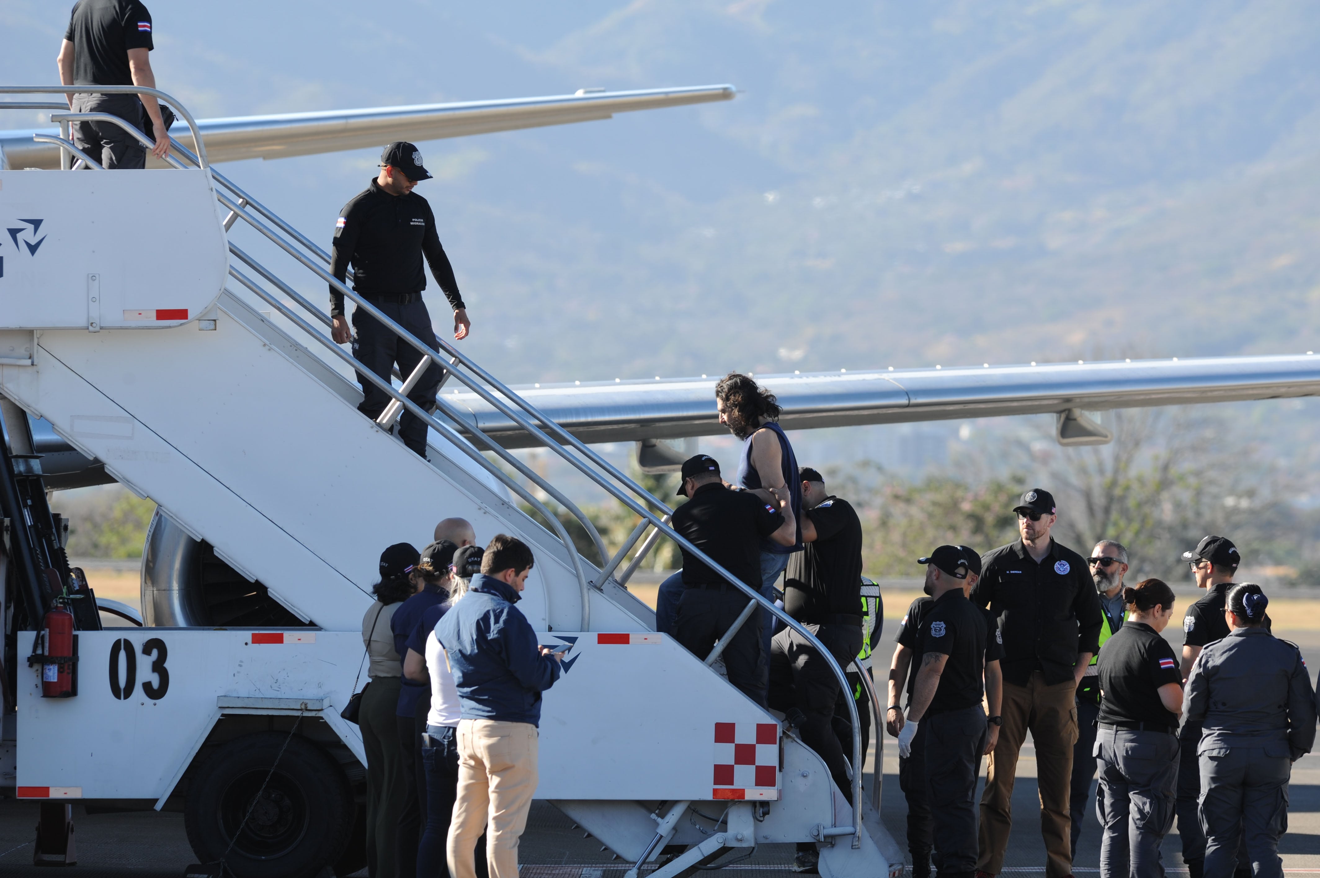 Deportación masiva en base 2