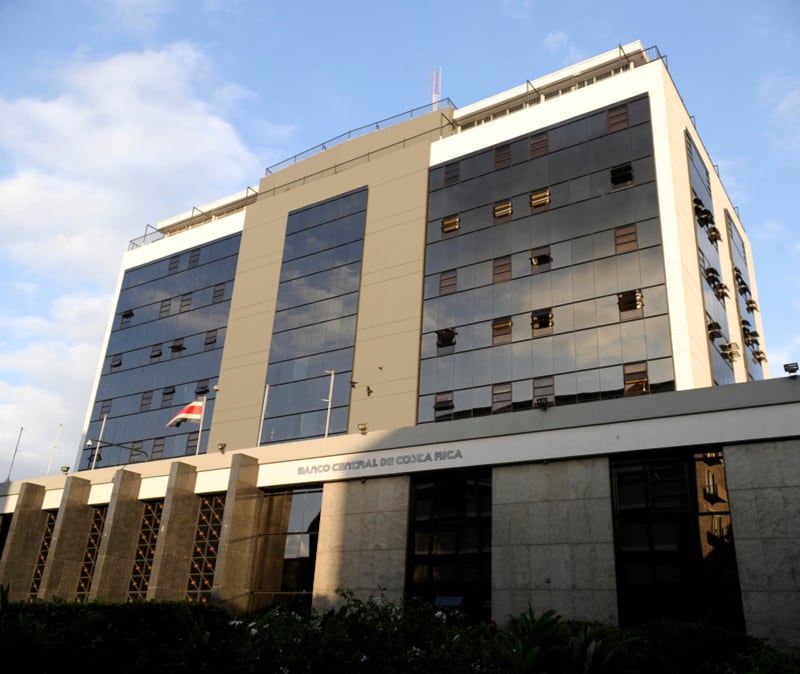 Edificio del Banco Central de Costa Rica en San José, responsable de decisiones en política monetaria.