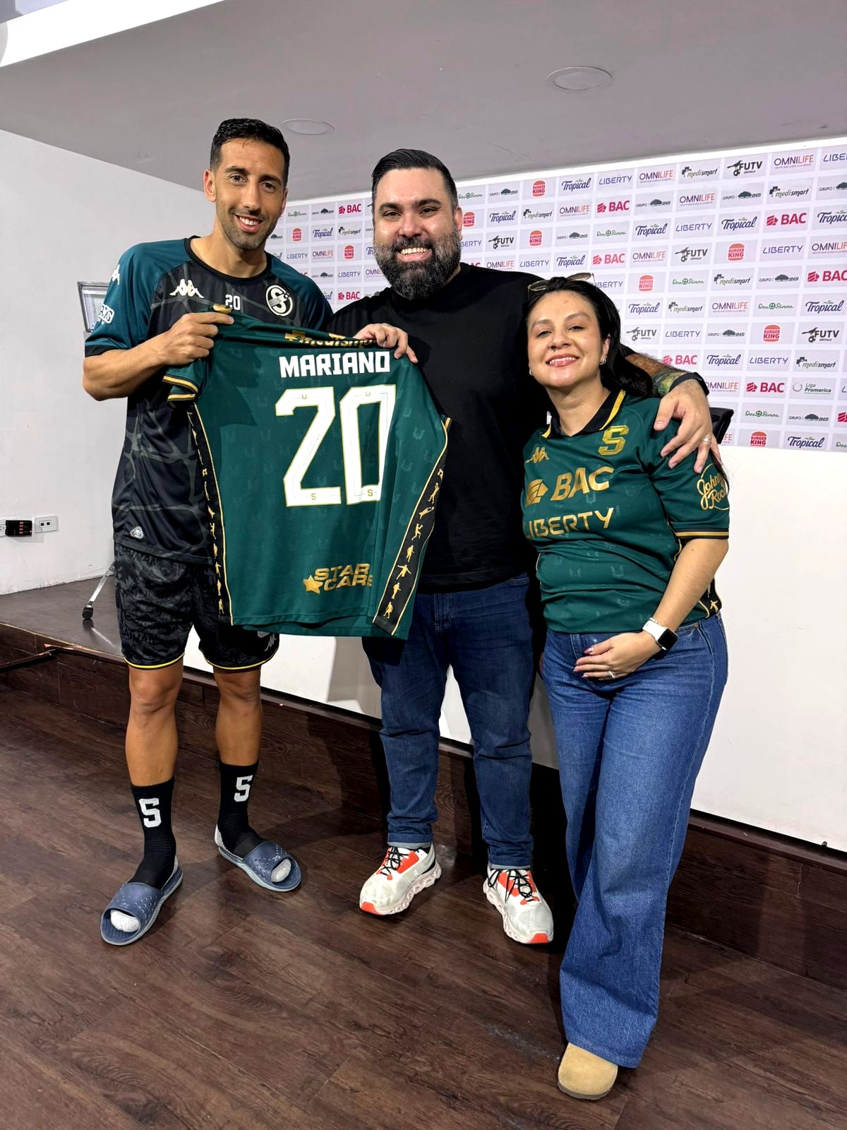 Jorge Masis y Carolina Rojas con Mariano Torres
