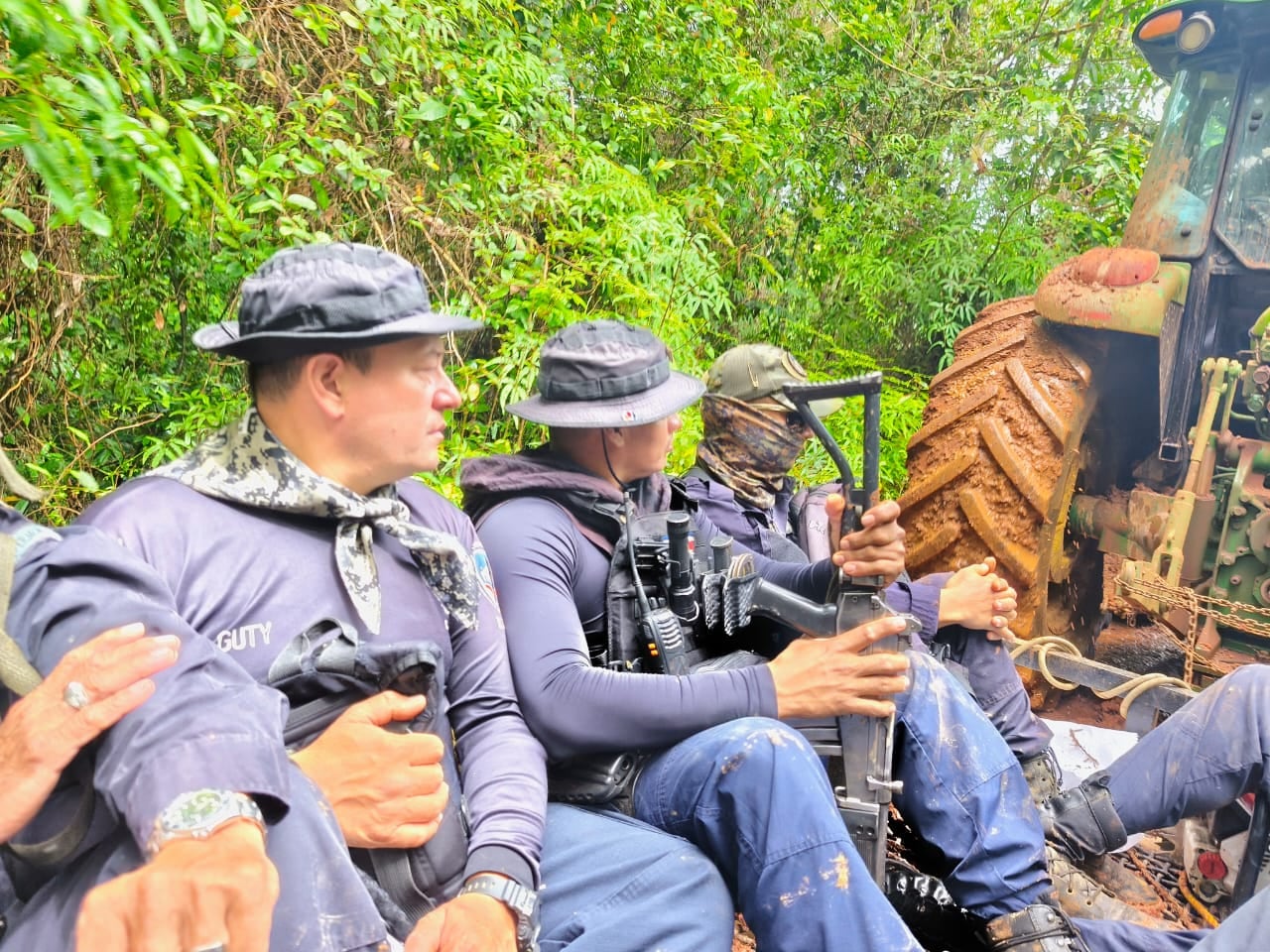 La Fuerza Pública incursiona al cerro Conchudita en un chapulín, lo que permite acortar a 60 minutos, el recorrido que antes hacían en cinco o más horas.