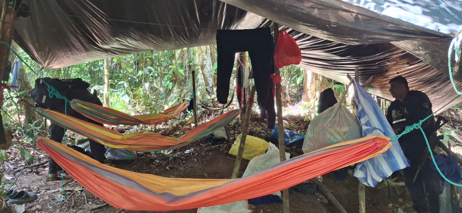 El campamento estaba ubicado lejos de la zona donde se realiza la minería ilegal, según las autoridades policiales.