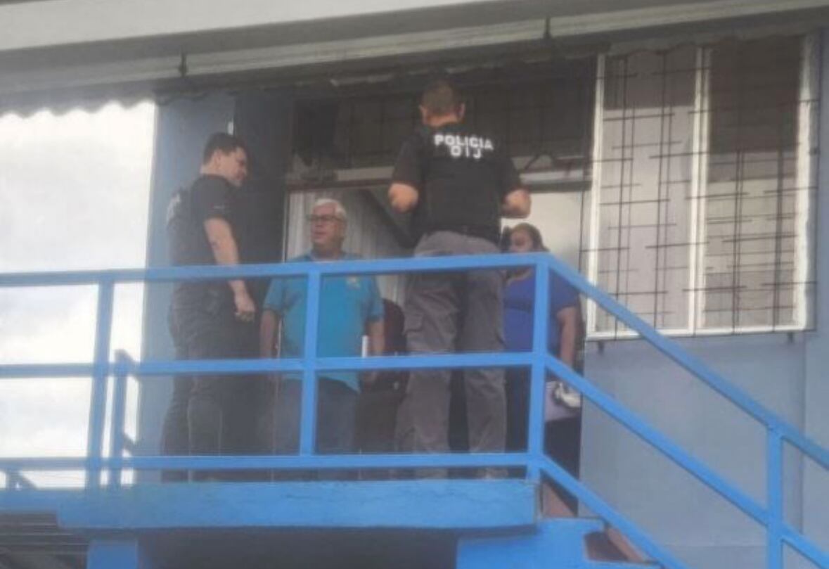Los agentes judiciales ingresaron a las instalaciones de la Municipalidad de Talamanca