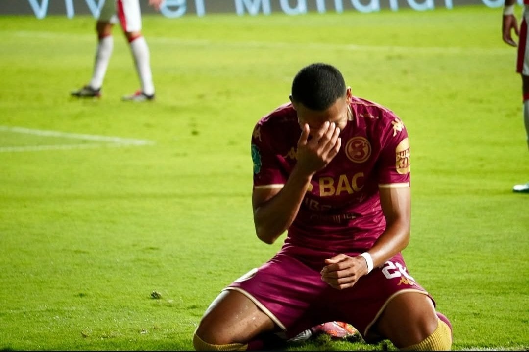 Jorkaeff Azofeifa, defensor del Deportivo Saprissa.