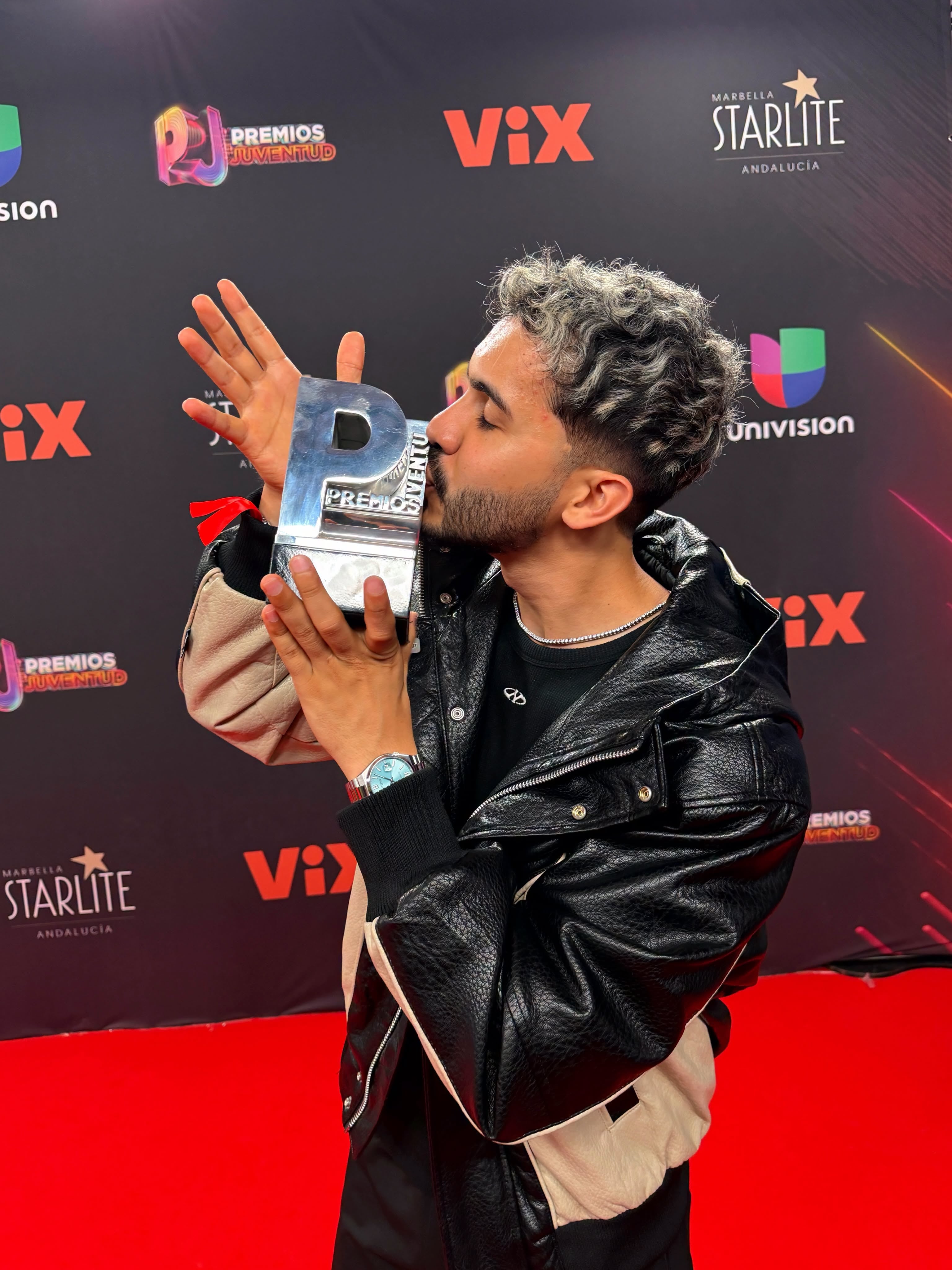 Araya Vlogs recibió un Premio Juventud por su trabajo como creador de contenido de viajes.