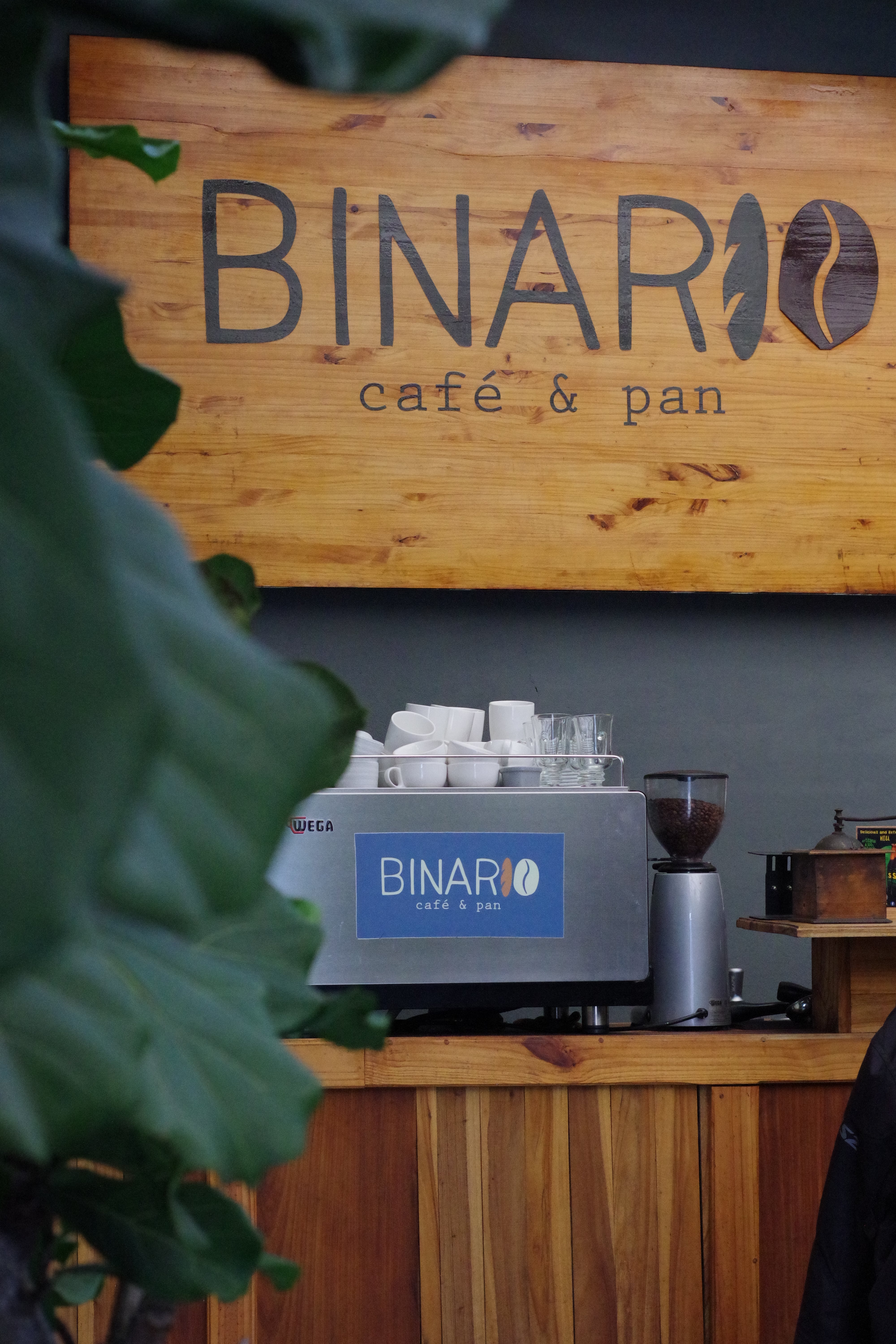 Cyrman fundó Binario con base en sus dos pasiones: el café y el pan de masa madre, de ahí nació el nombre del establecimiento creado en 2018.