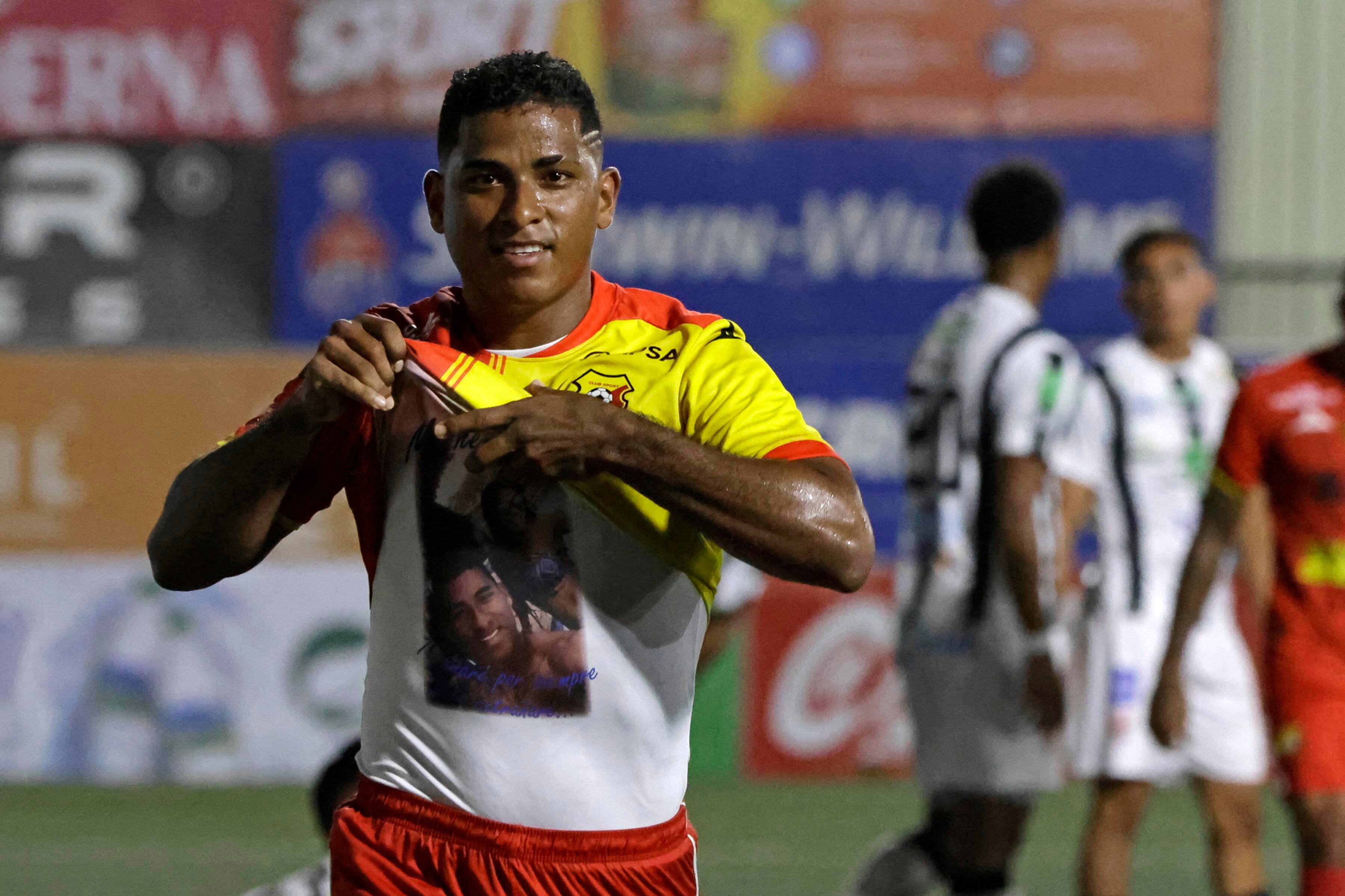 22/11/2023. Estadio Colleya Fonseca, Guadalupe. Hora: 08:00 p.m. Partido de la Jornada 21 del Torneo de Apertura 2023 disputado entre el Club Sport Herediano y el Santos de Guápiles F.C. en el Estadio Colleya Fonseca de Guadalupe. Fotos: Mayela López