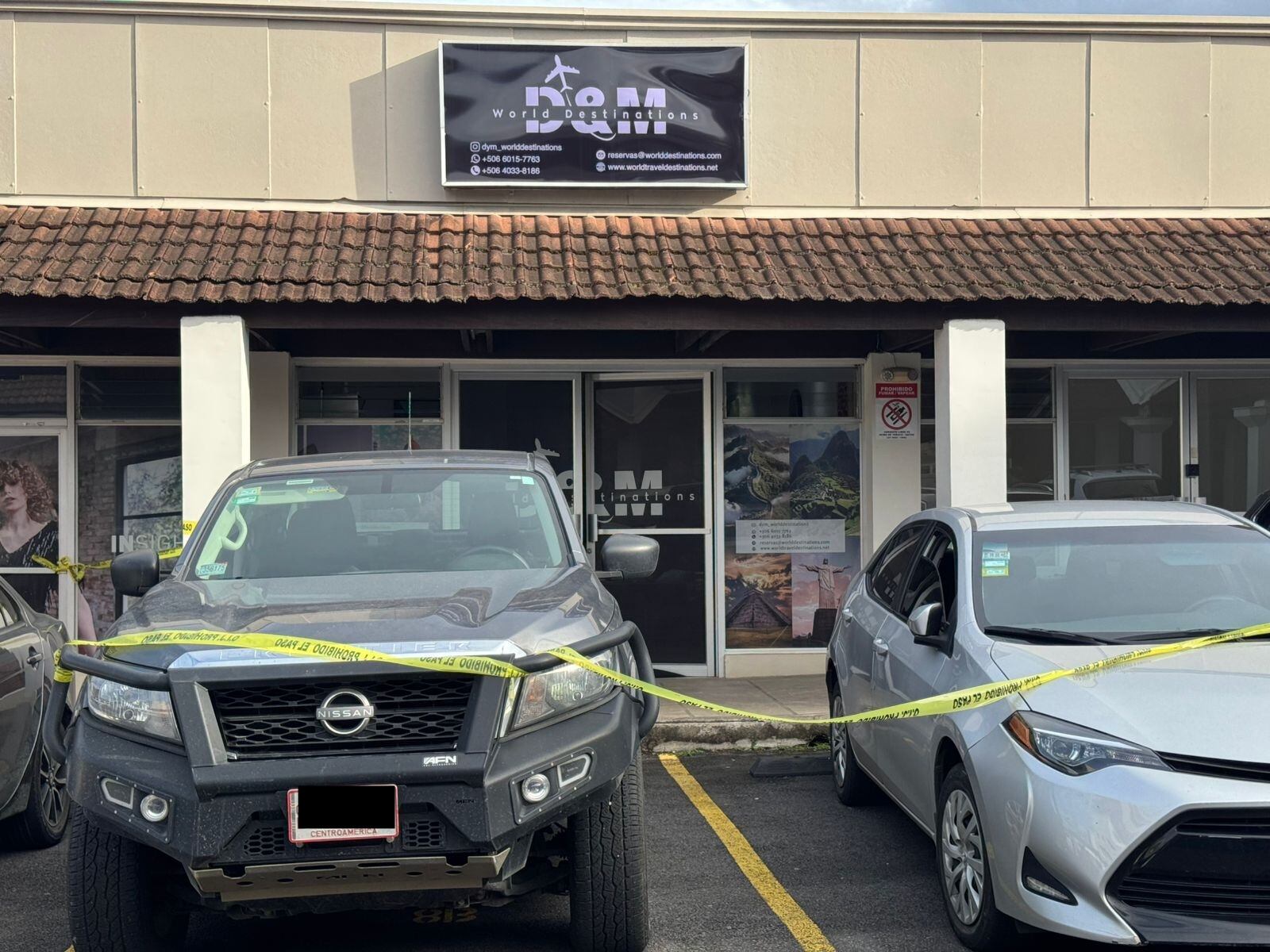 Fachada de un local acondicionado con un nombre falso de agencia de viajes, el cual fue allanado hoy en el OIJ como parte del operativo contra banda de estafadores con clubes de viaje. Fotografía: