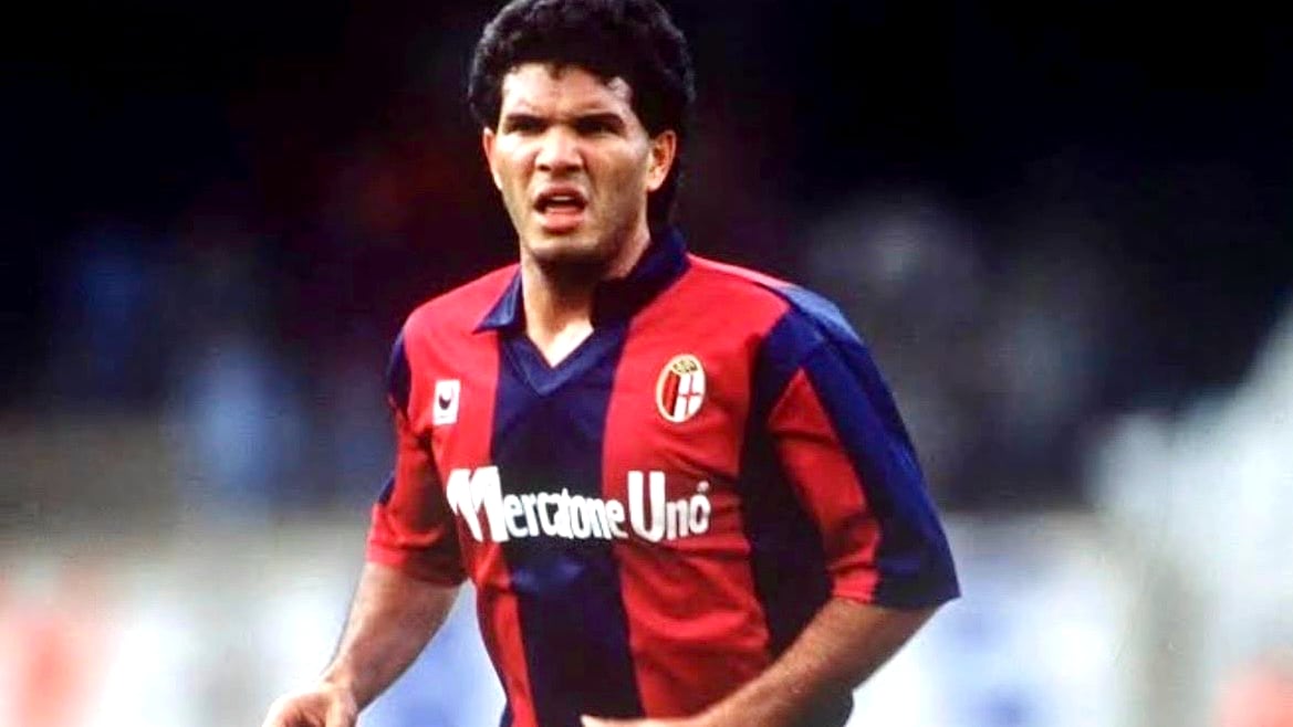Giovani Silva exjugador de Brasil. En la fotografía, cuando jugó con el Bolonia de Italia.