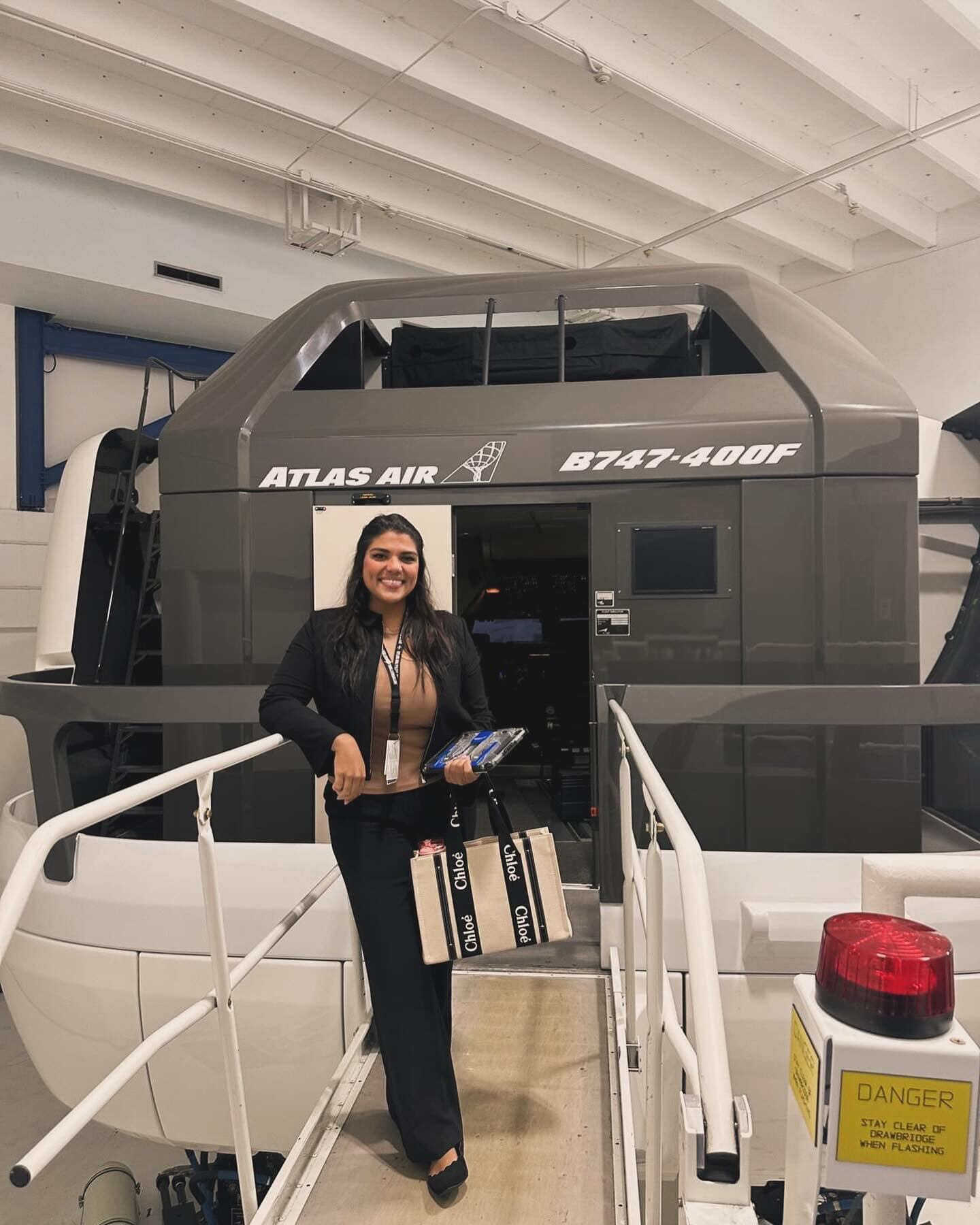 El lunes 20 de mayo Andrea cumplió la meta de certificarse para pilotar el 747-400