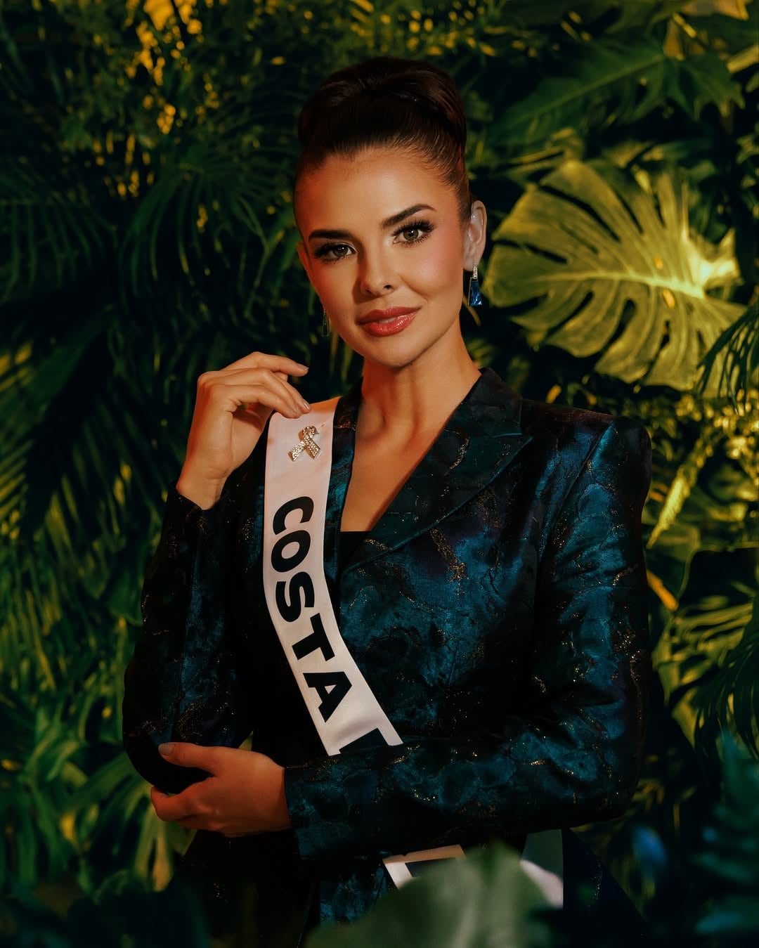 La página oficial de Miss Universo destacó a Mahyla Roth con un 'look' muy sobrio para hacer su presentación en redes sociales.