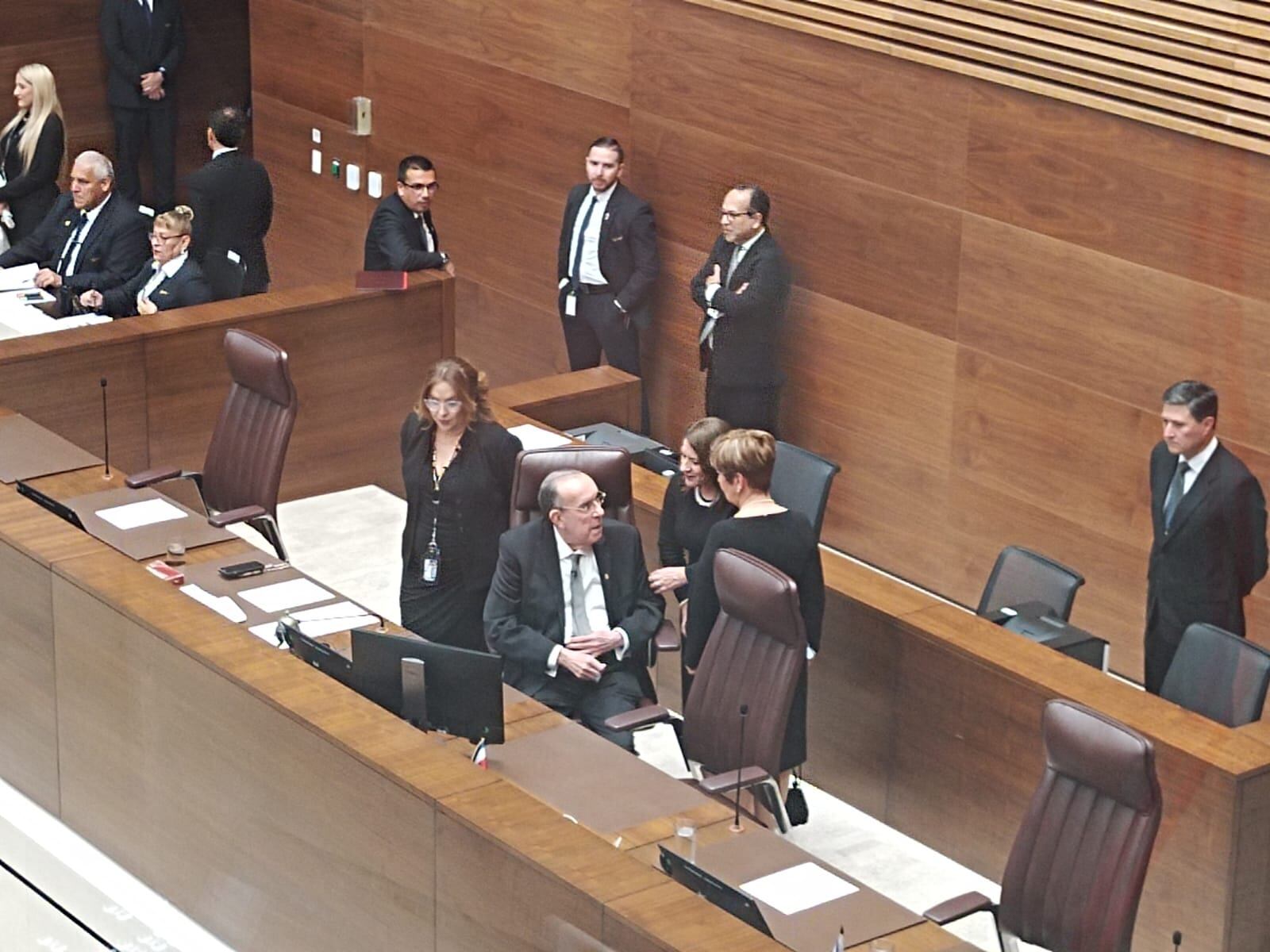 Rodrigo Arias, diputado del Partido Liberación Nacional, momentos antes del inicio de la sesión solemne del 1.° de mayo.