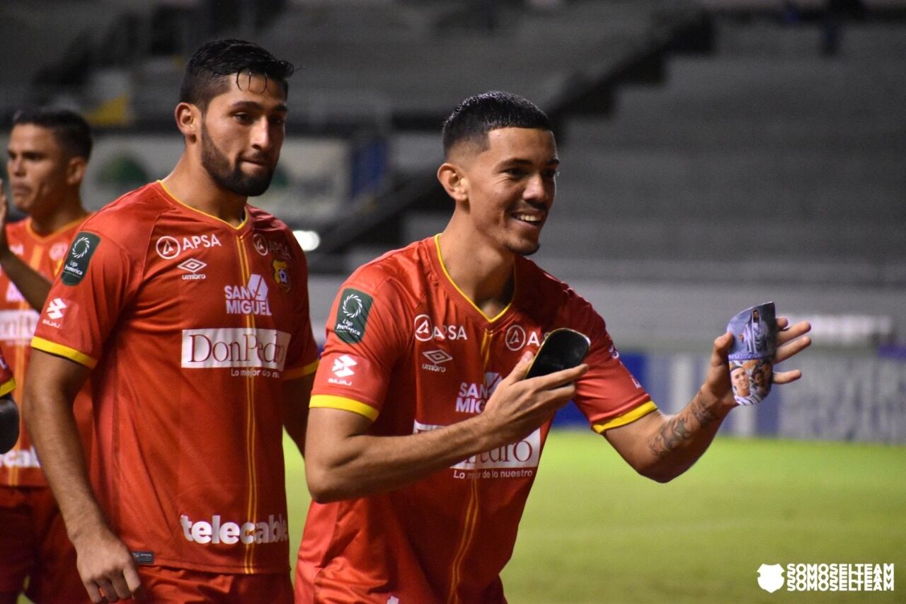 Jefferson Brenes, volante del Herediano.