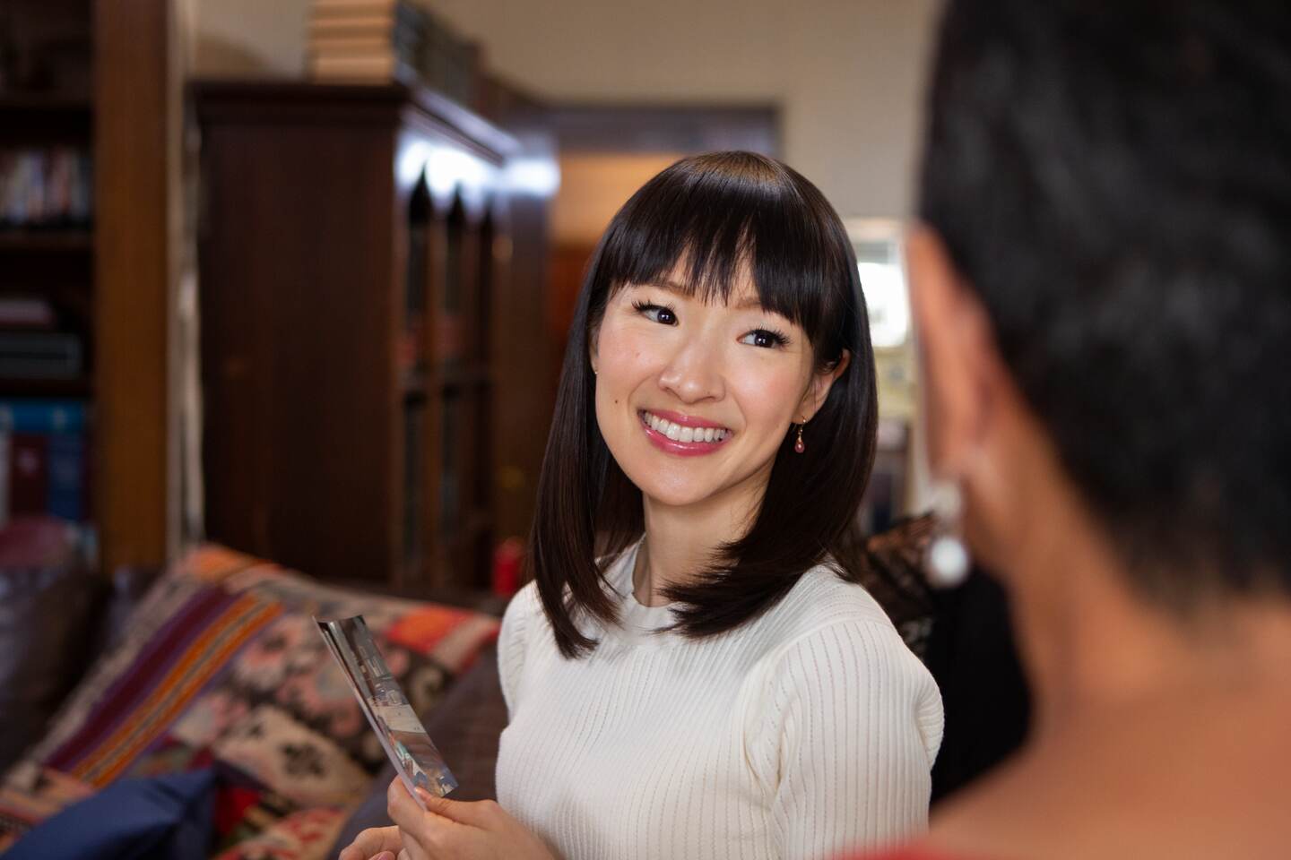 TIDYING UP WITH MARIE KONDO
Fotos: Netflix
Marie Kondo es una autora, empresaria y consultora de organización japonesa.
